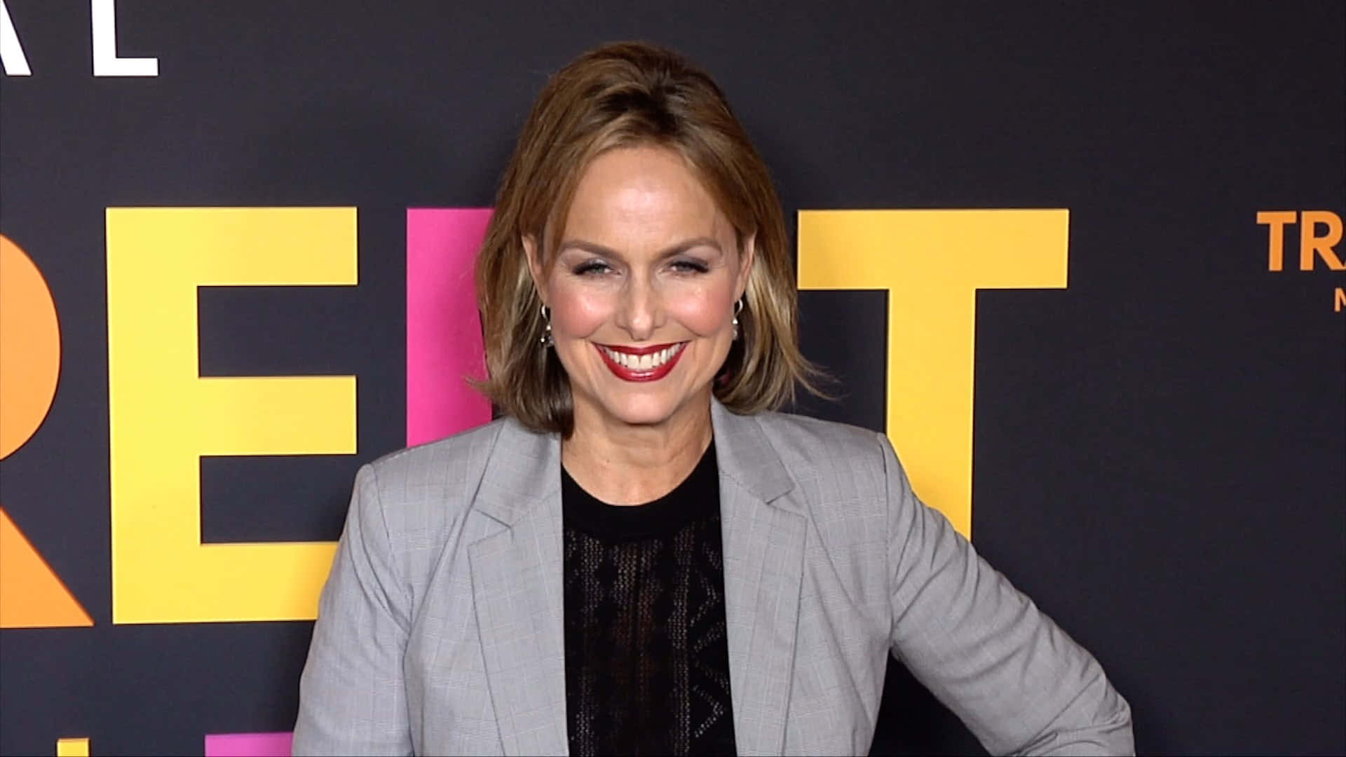 Melora Hardin, short brown hair, gray blazer, Full HD Desktop Wallpaper