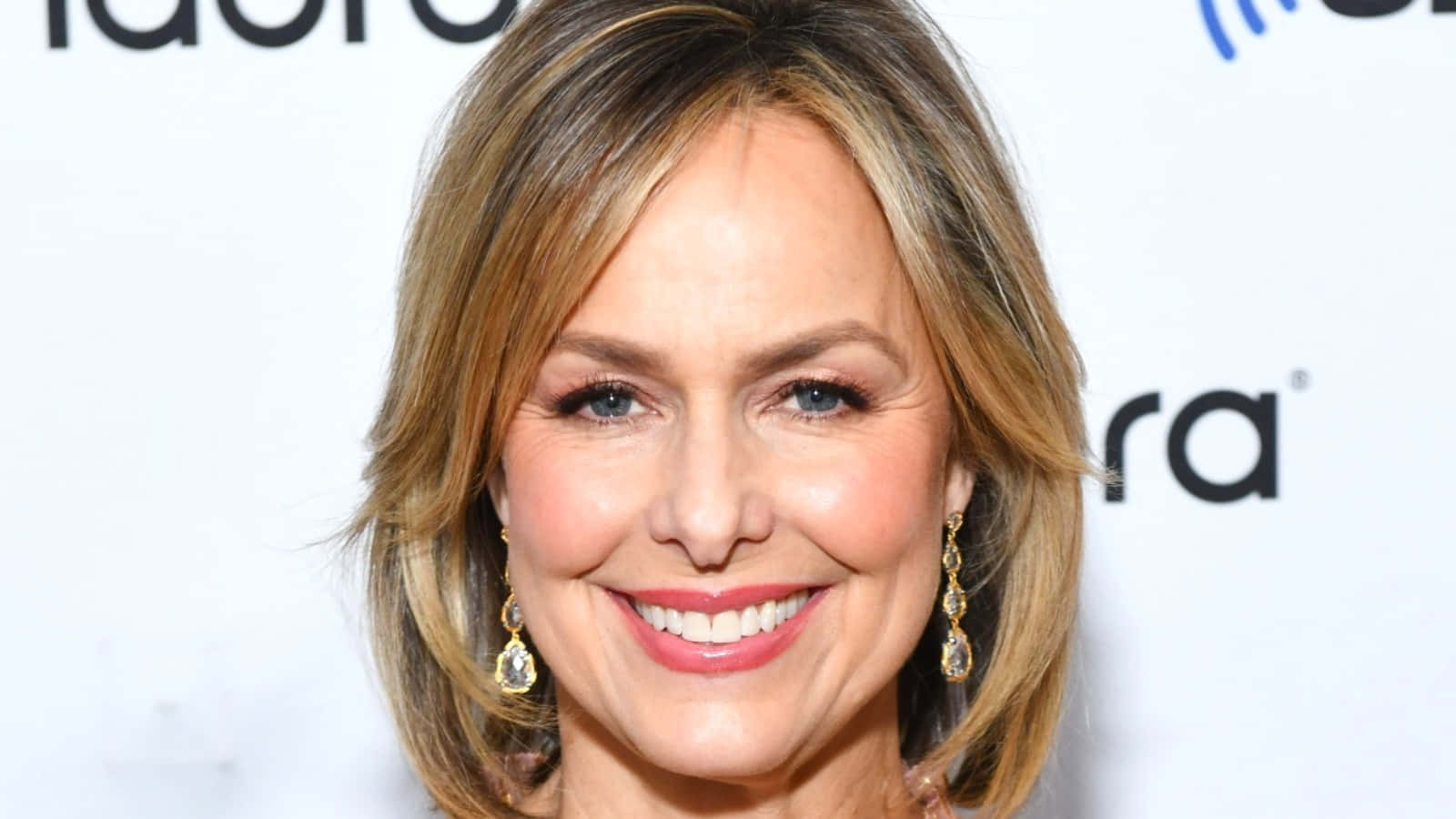 Melora Hardin, blonde hair, gold earrings, HD Desktop Wallpaper