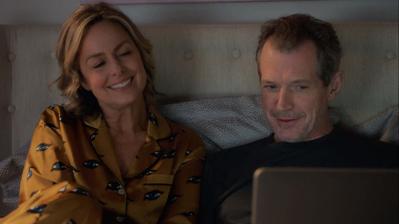 Melora Hardin, smiling, man with laptop, HD Desktop Wallpaper