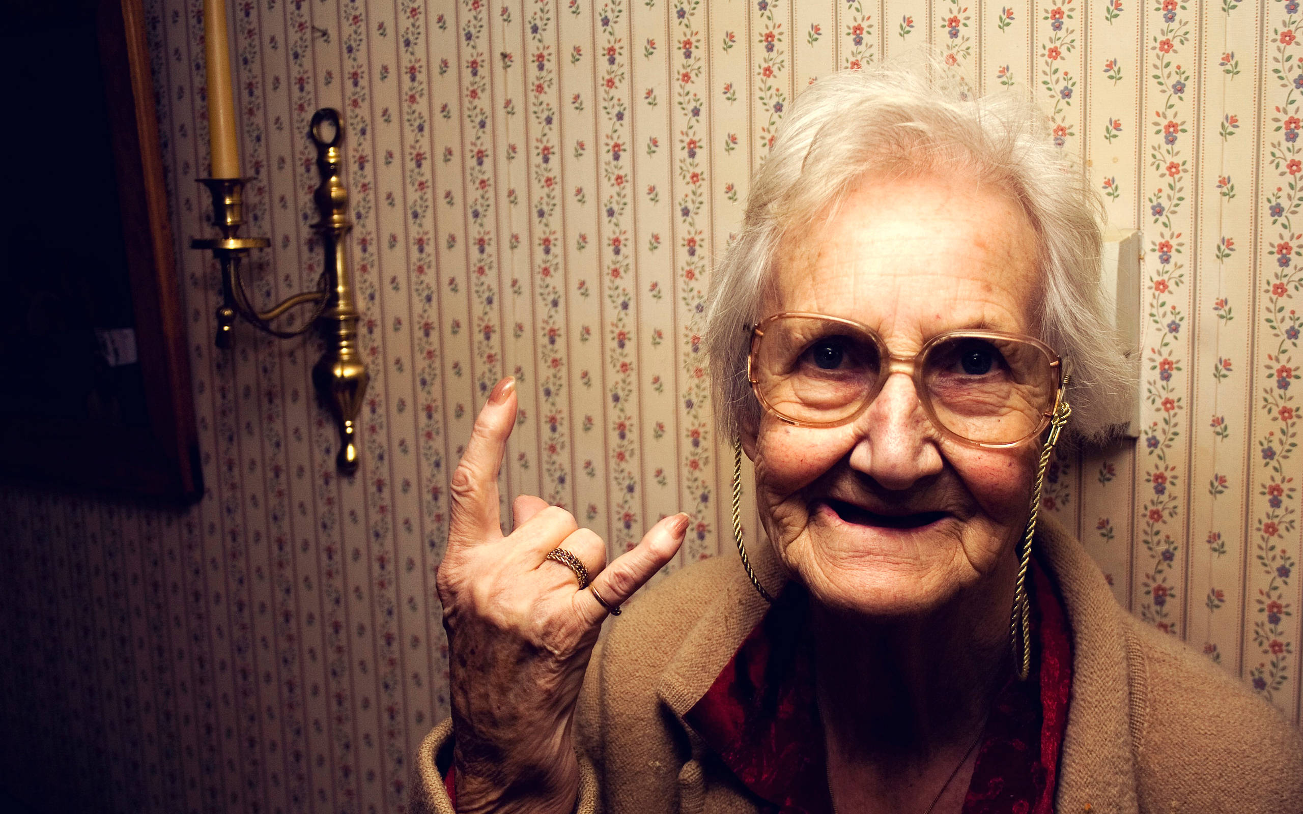 granny, rock hand gesture, floral wallpaper, 2K Desktop Wallpaper