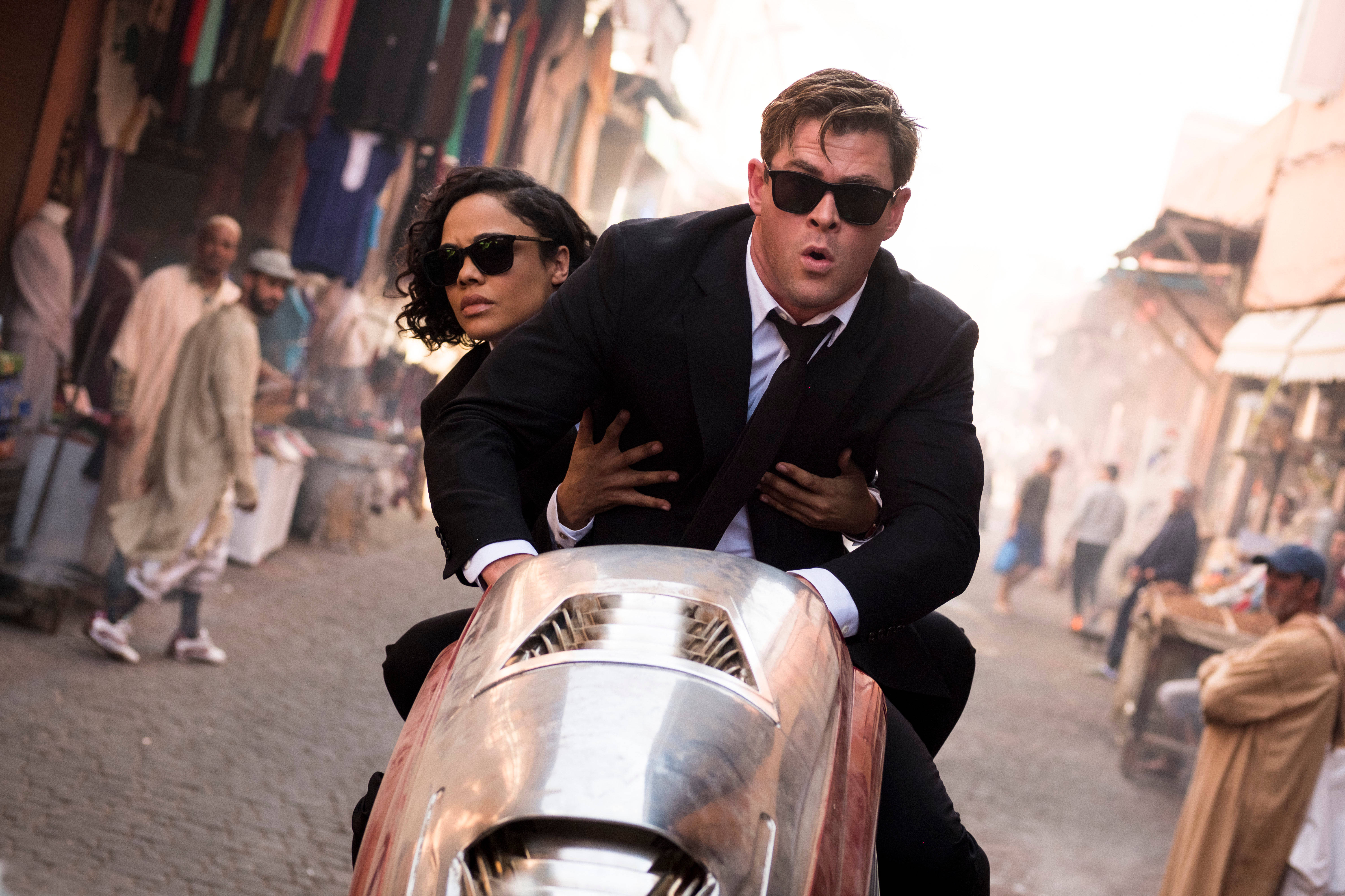 Men in Black, black suits, sunglasses, 5K Desktop Wallpaper