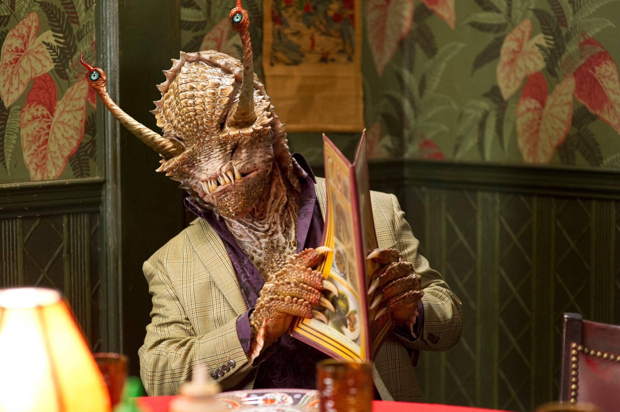 Men in Black, reptilian alien, suit, Full HD Desktop Wallpaper