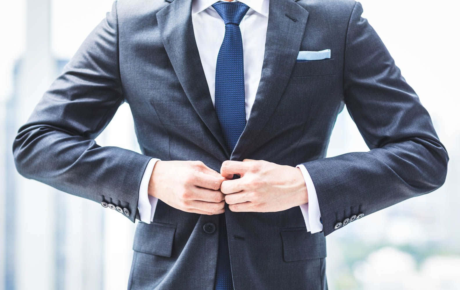 grey suit, blue and gray men suit style, bright blurred city backdrop, HD Desktop Wallpaper