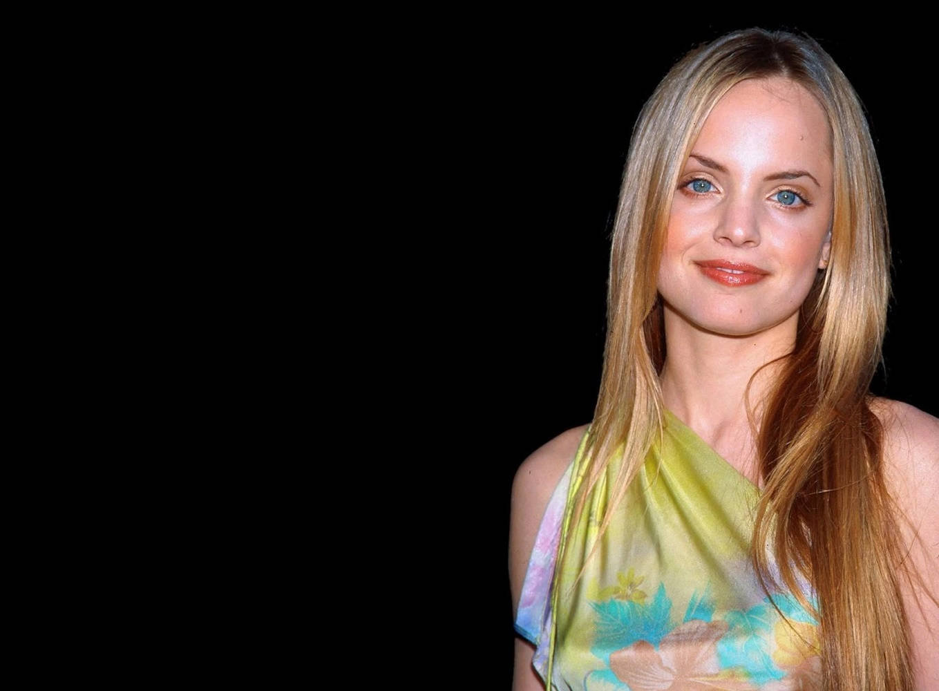 Mena Suvari, black background, long blonde hair, HD Desktop Wallpaper