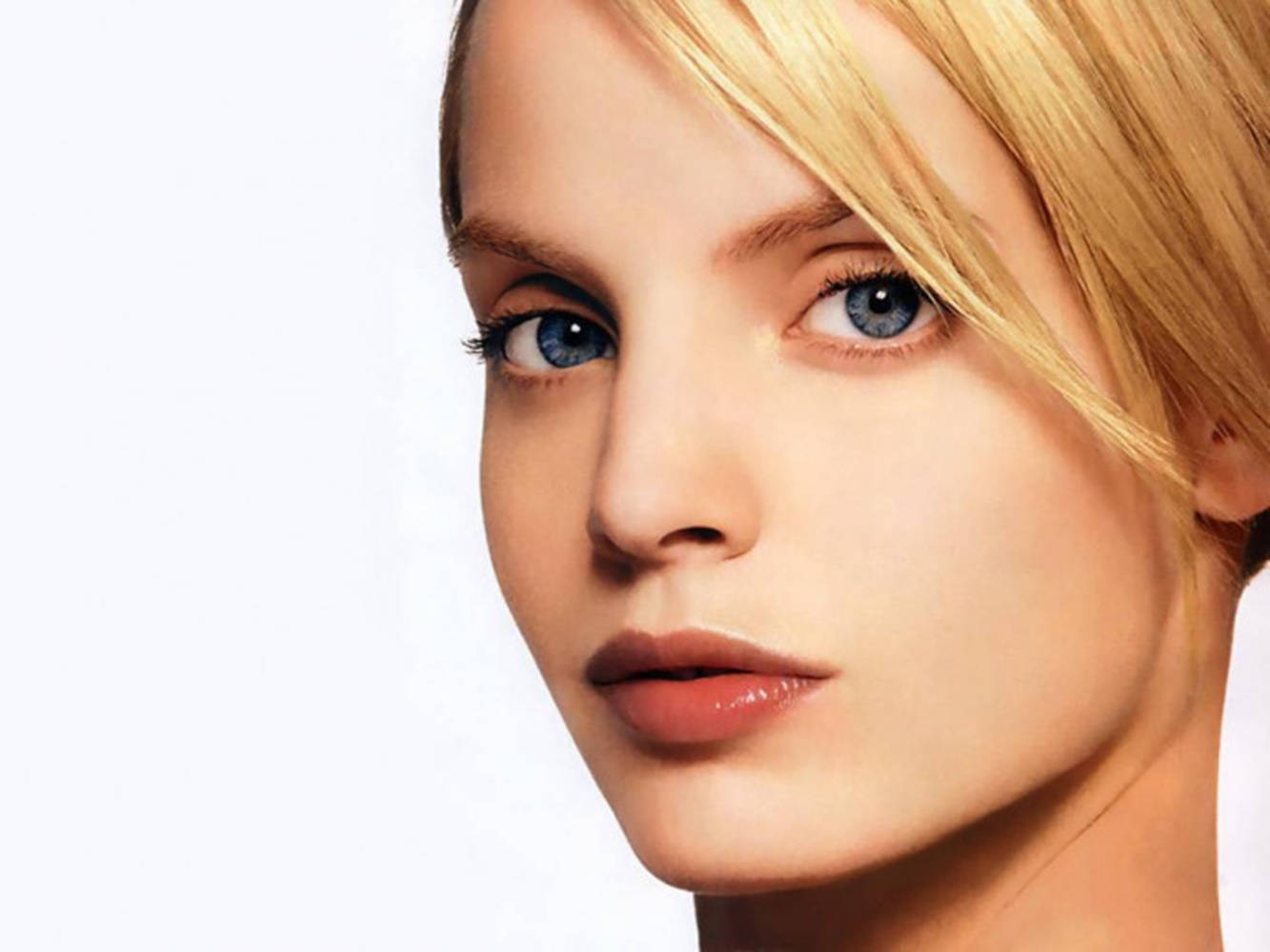 Mena Suvari, blonde woman, striking blue eyes, HD Desktop Wallpaper