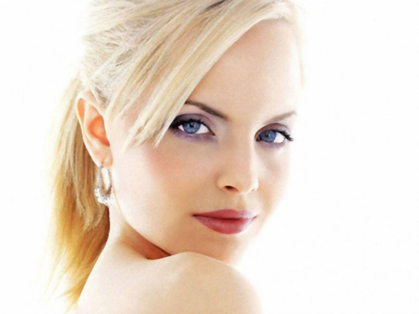 Mena Suvari, blue eyes, blonde, HD Desktop Wallpaper