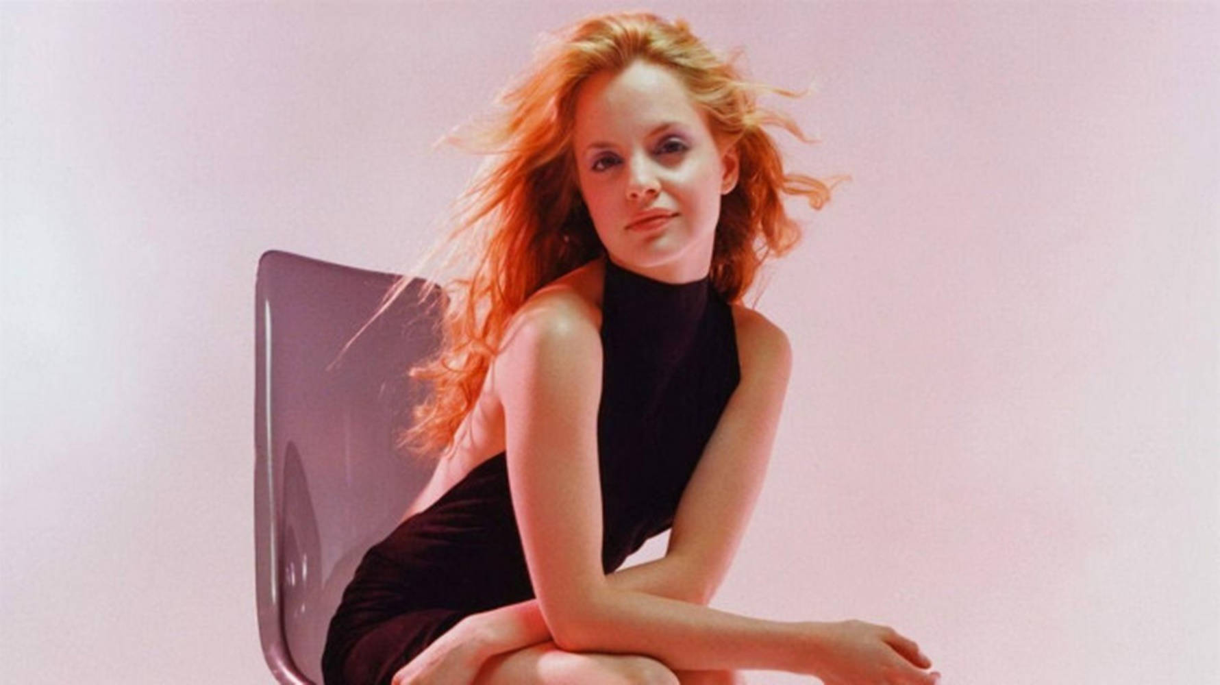 Mena Suvari, black dress, flowing red hair, HD Desktop Wallpaper