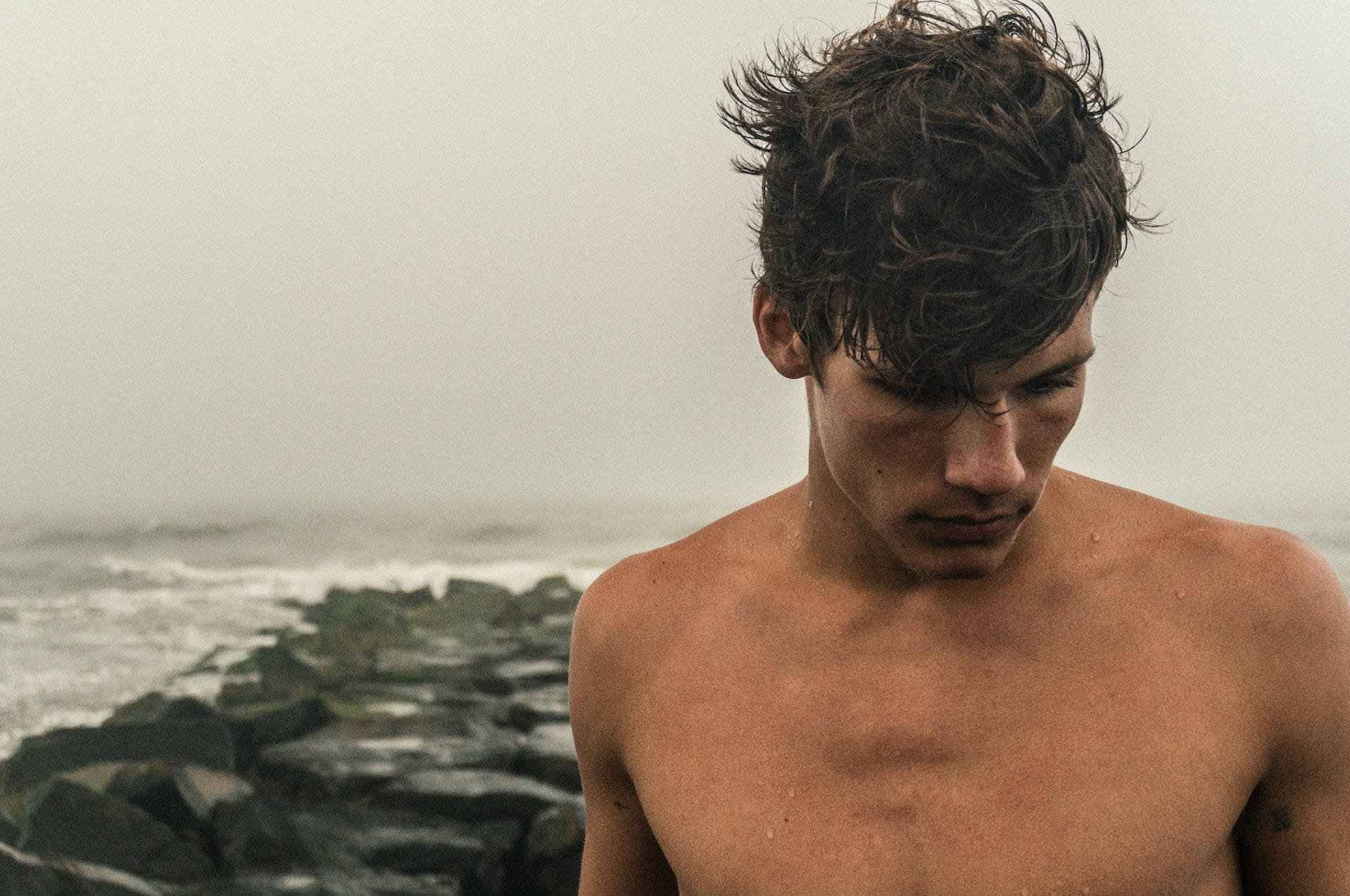shaggy mens haircut, foggy rocky shoreline, wet tousled hair, Full HD Desktop Wallpaper