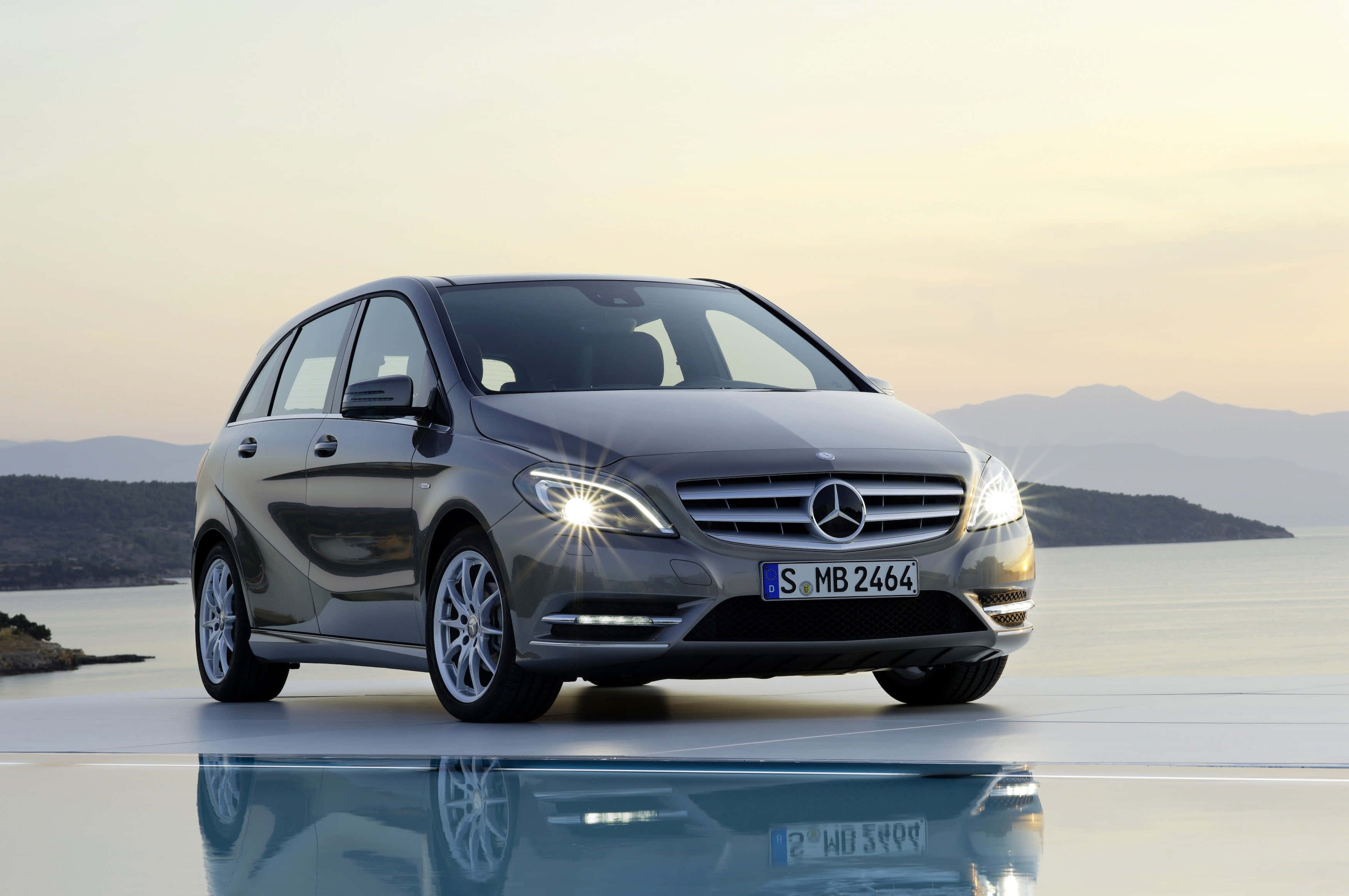 Mercedes-Benz B-Class, 3500, sleek gray, 2K Desktop Wallpaper