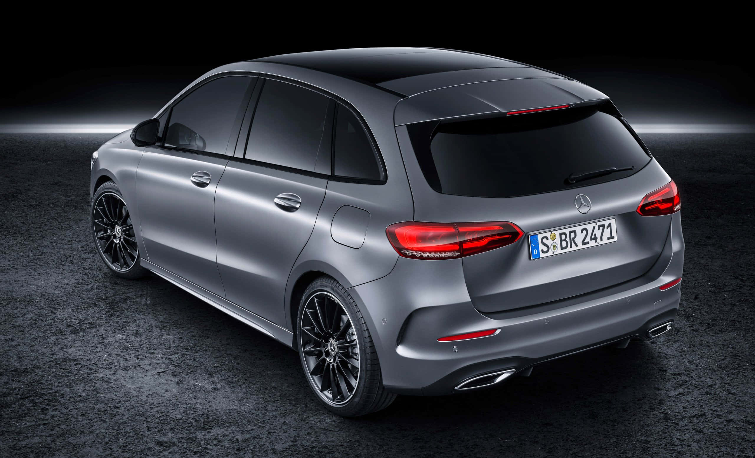 Mercedes Benz B-class, sleek silver, black rims, 2K Desktop Wallpaper