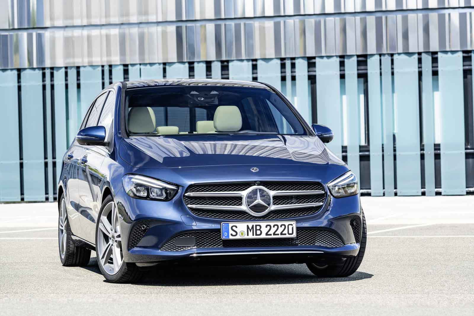Mercedes-Benz B-Class, blue, modern glass building, HD Desktop Wallpaper