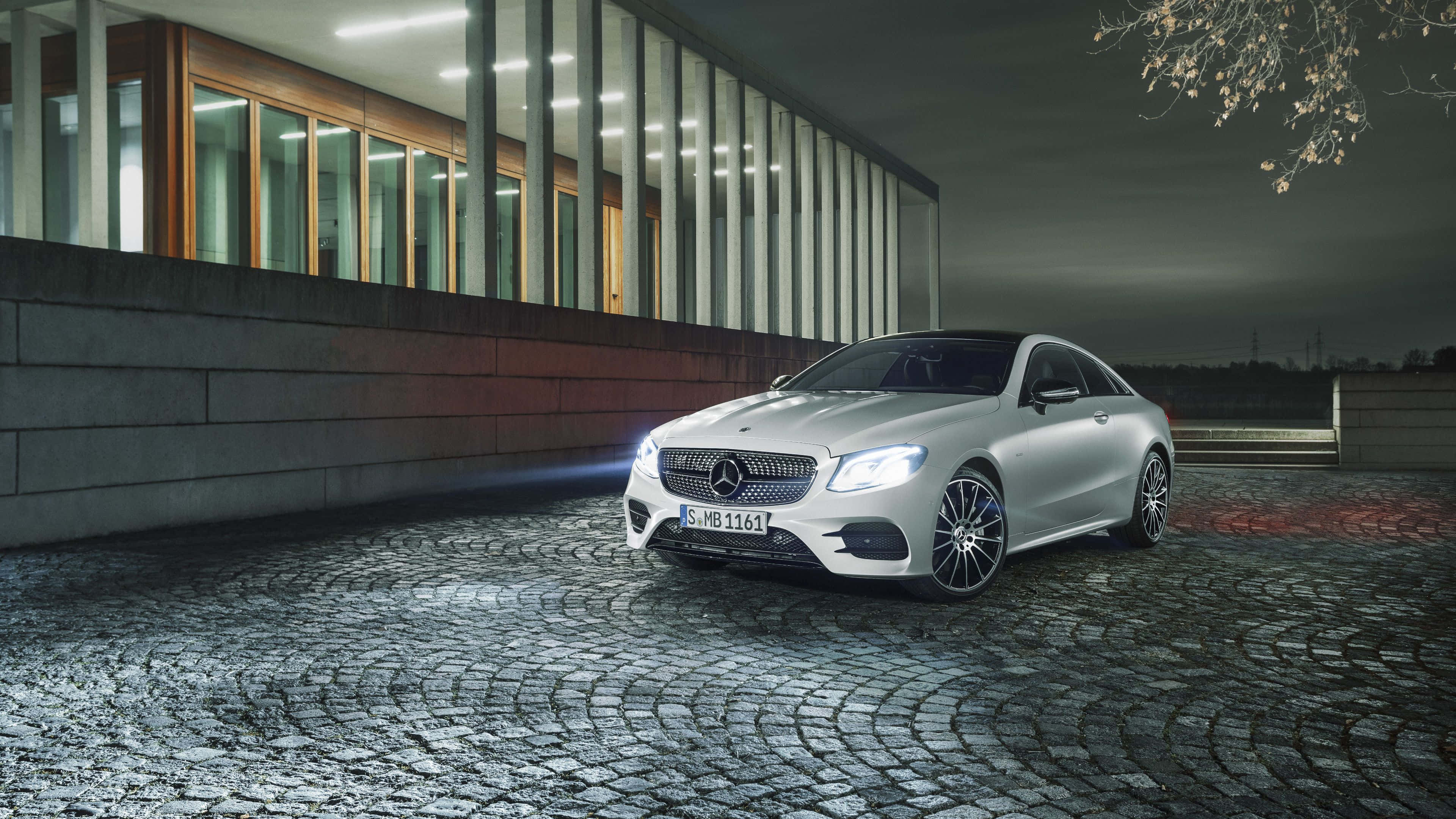 Mercedes Benz Clase E, silver, night lights, 4K Desktop Wallpaper