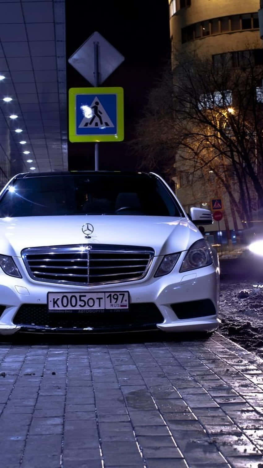 Mercedes Benz Clase E, white, city lights, HD Phone Wallpaper