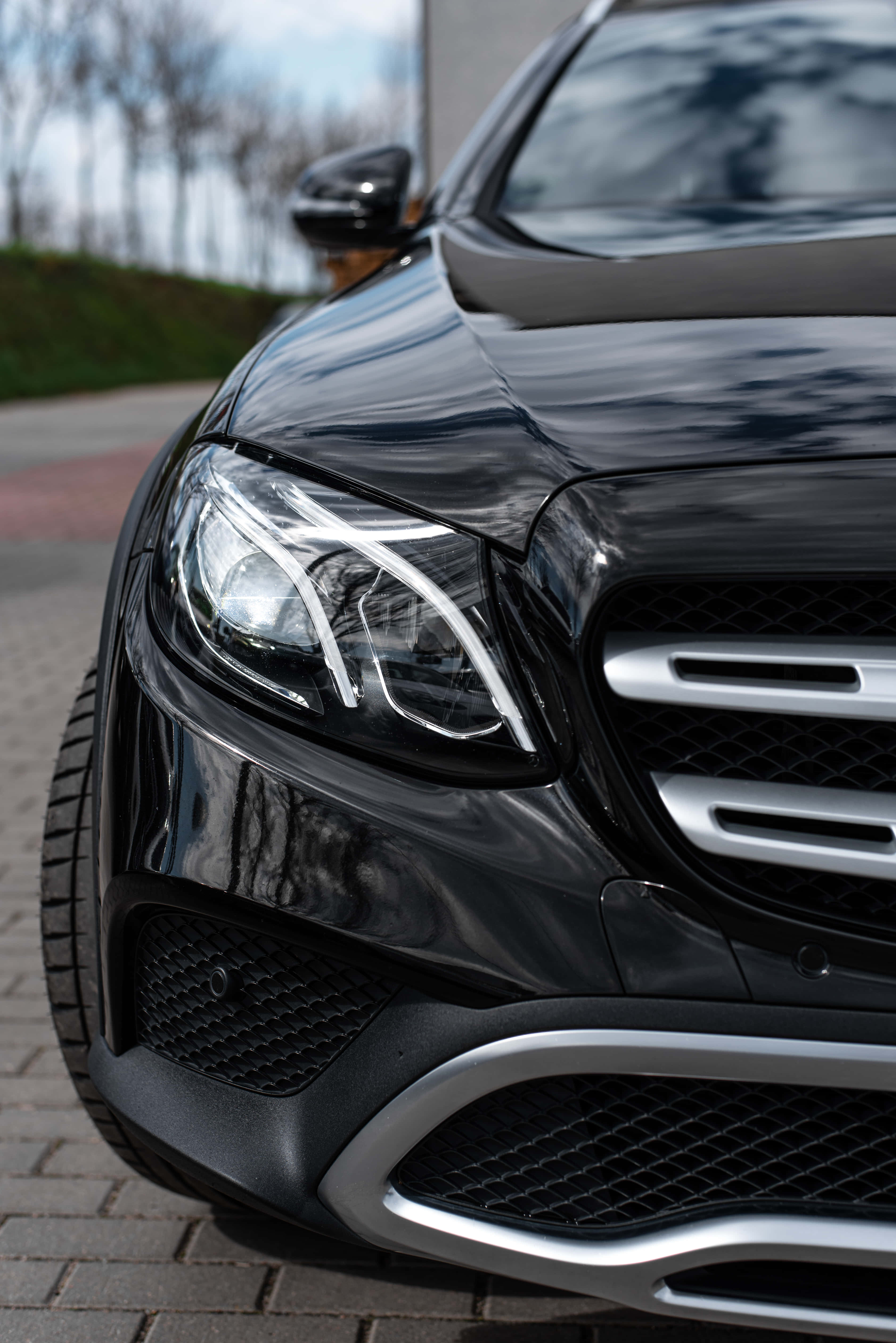 Mercedes Benz Clase E, shiny black, front grille, 5K Phone Wallpaper