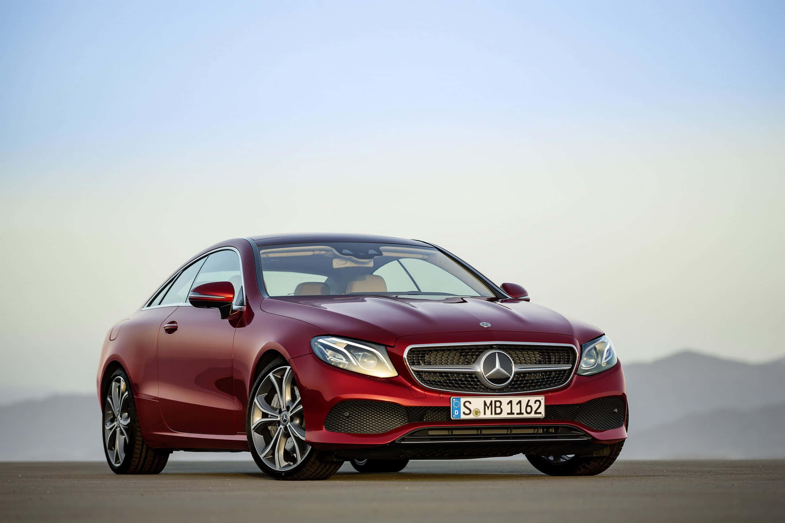 Mercedes Benz Clase E, Dark Red, sleek, 2K Desktop Wallpaper