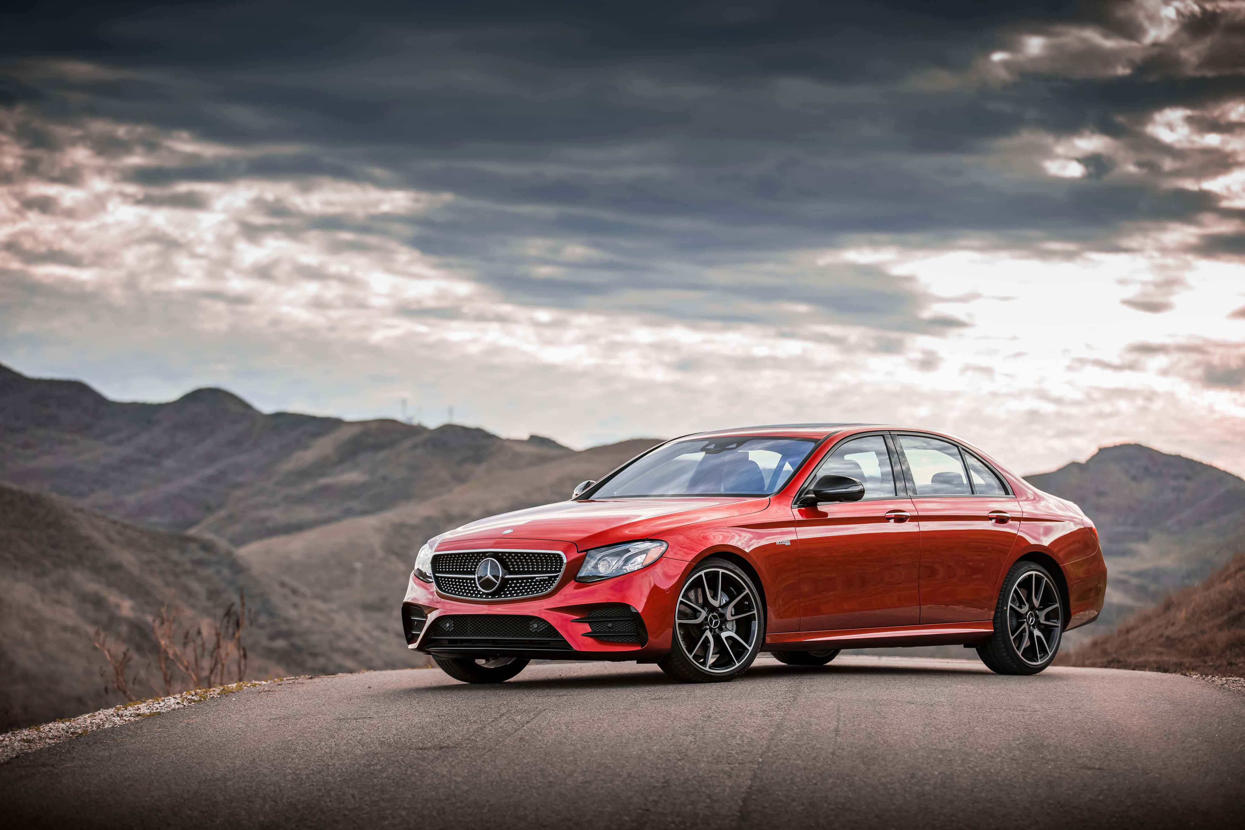 Mercedes Benz Clase E, vibrant red, mountain road, 4K Desktop Wallpaper