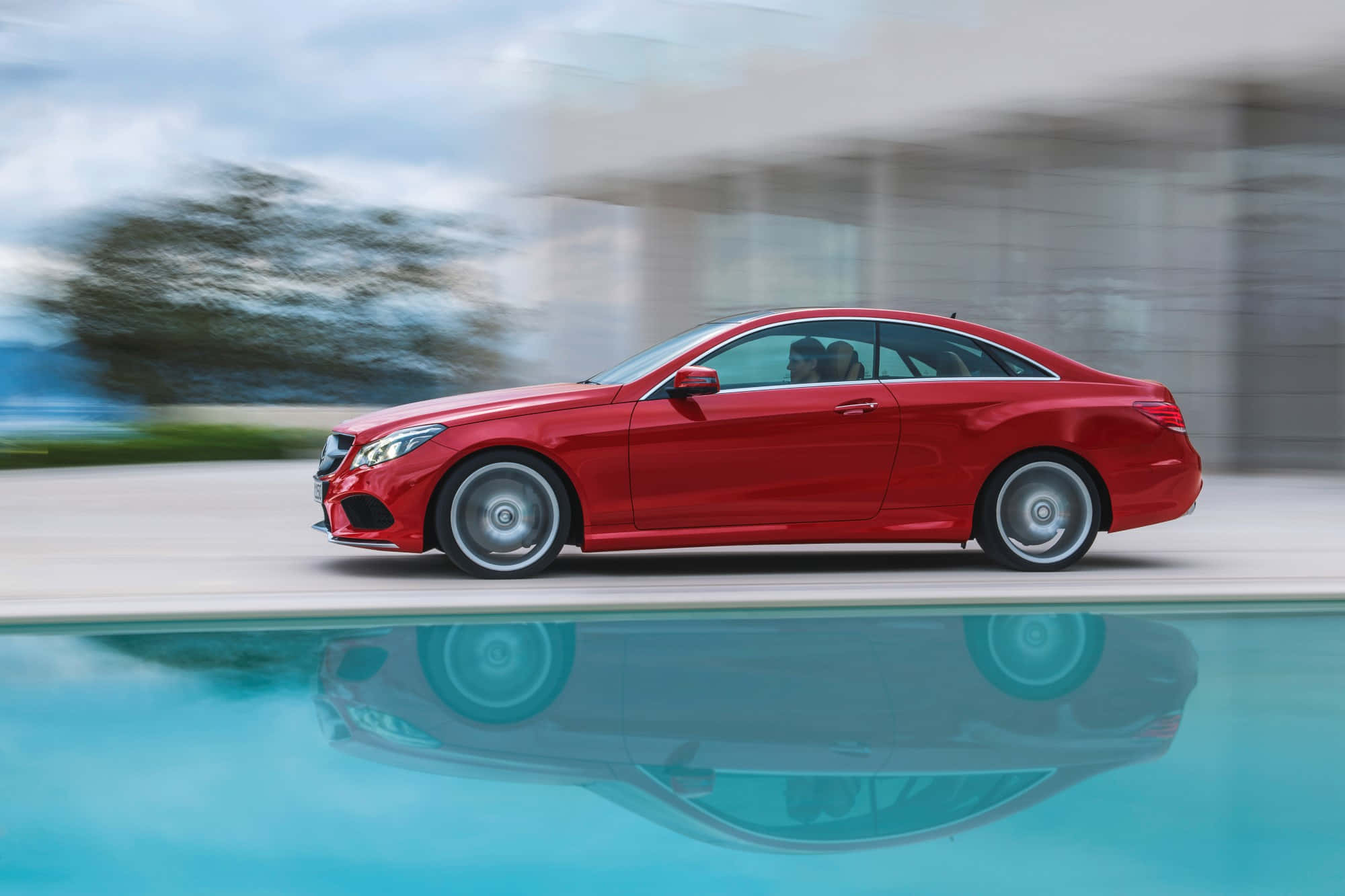 Mercedes Benz Clase E, vibrant red, pool, Full HD Desktop Wallpaper