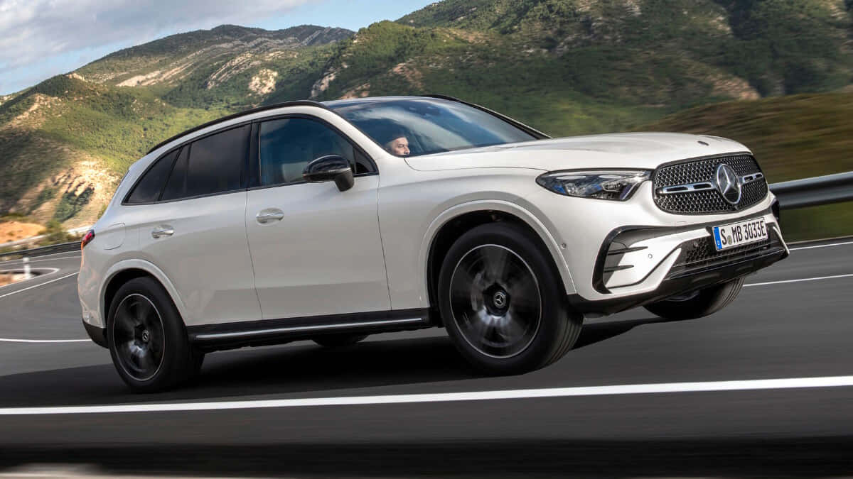 Mercedes Benz GLC-Class, white, sleek, SD Desktop Wallpaper