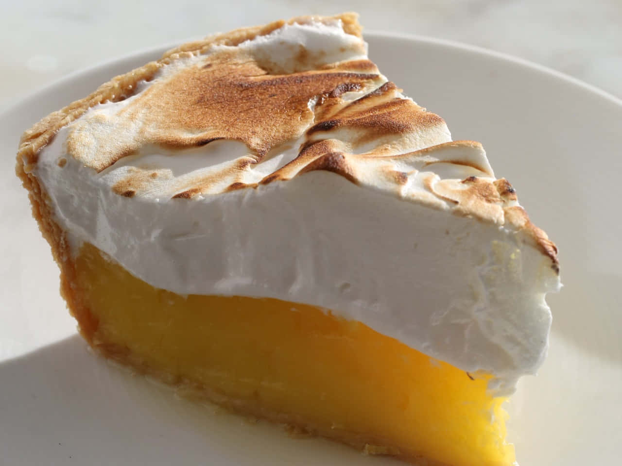 lemon meringue pie, toasted meringue, white plate, HD Desktop Wallpaper