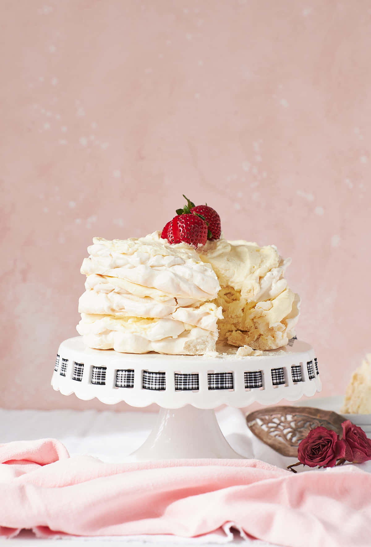Meringue, white cake stand, soft pink textured wall, HD Phone Wallpaper