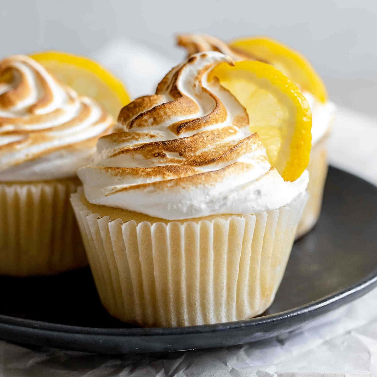 lemon meringue cupcakes, toasted peaks, citrus slices, SD Desktop Wallpaper
