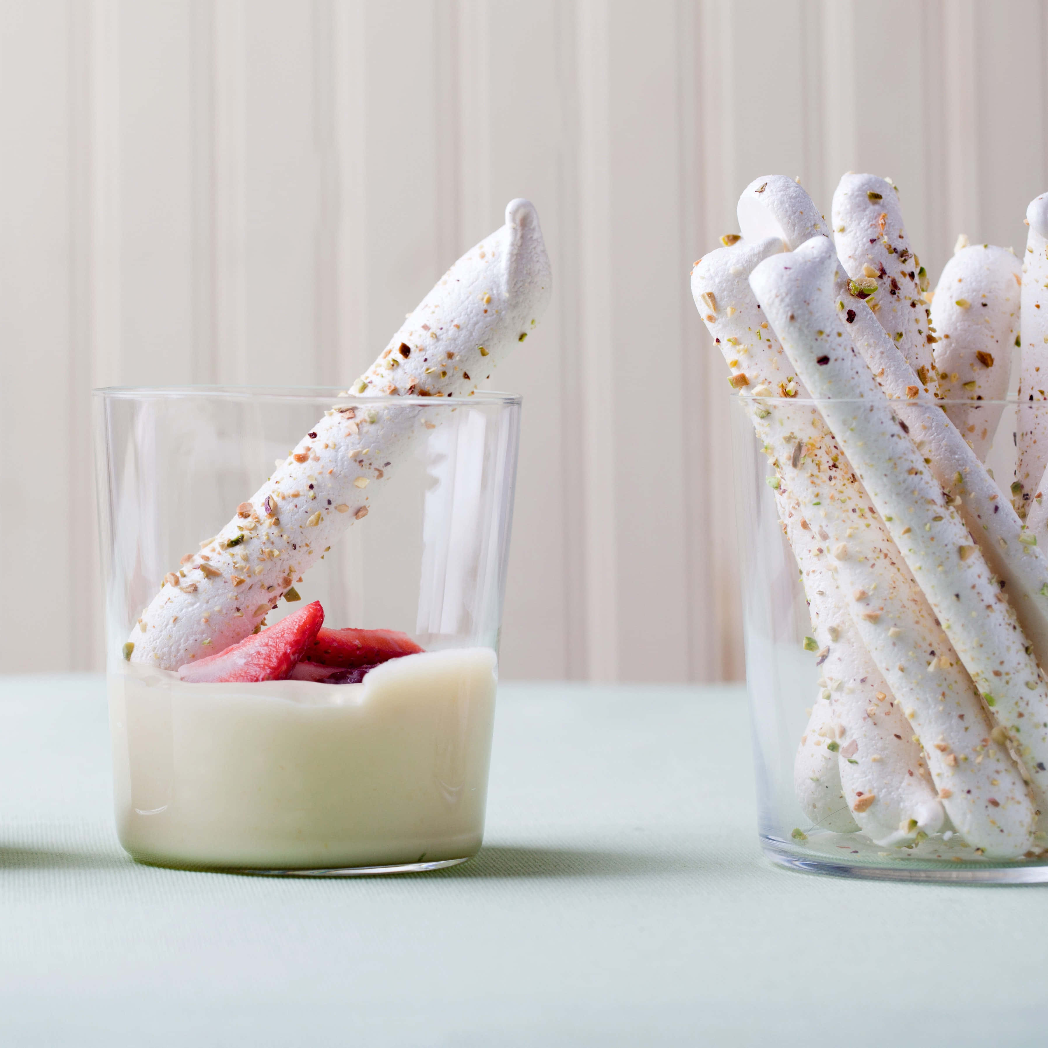 Meringue, white pistachio-coated marshmallow sticks, creamy white pudding, 2K Desktop Wallpaper