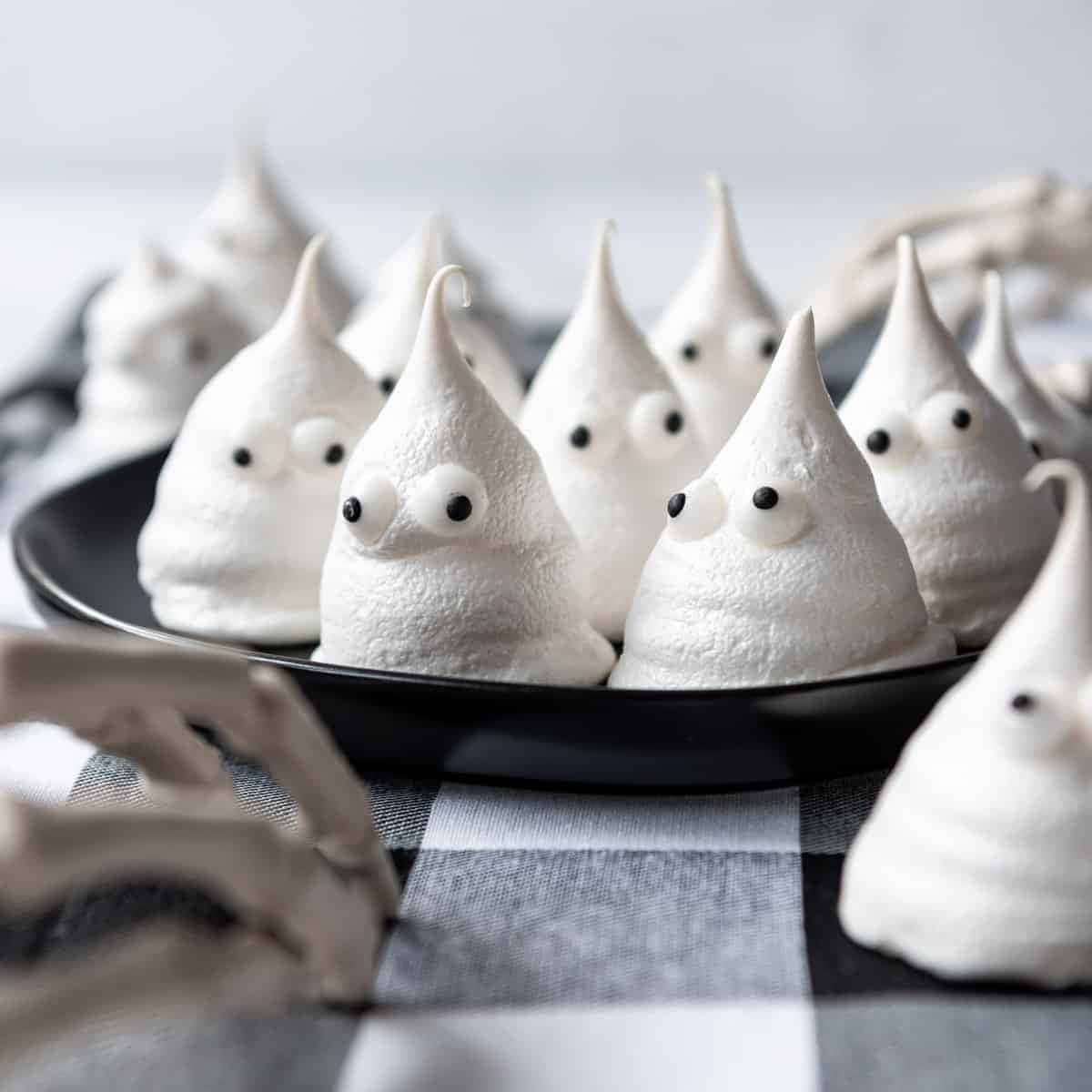 Meringue, white meringue ghosts, googly eyes, SD Desktop Wallpaper