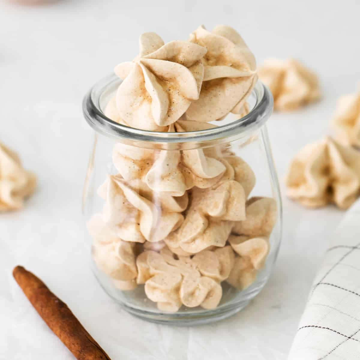 meringue, cinnamon sugar meringue cookies, glass jar, SD Desktop Wallpaper