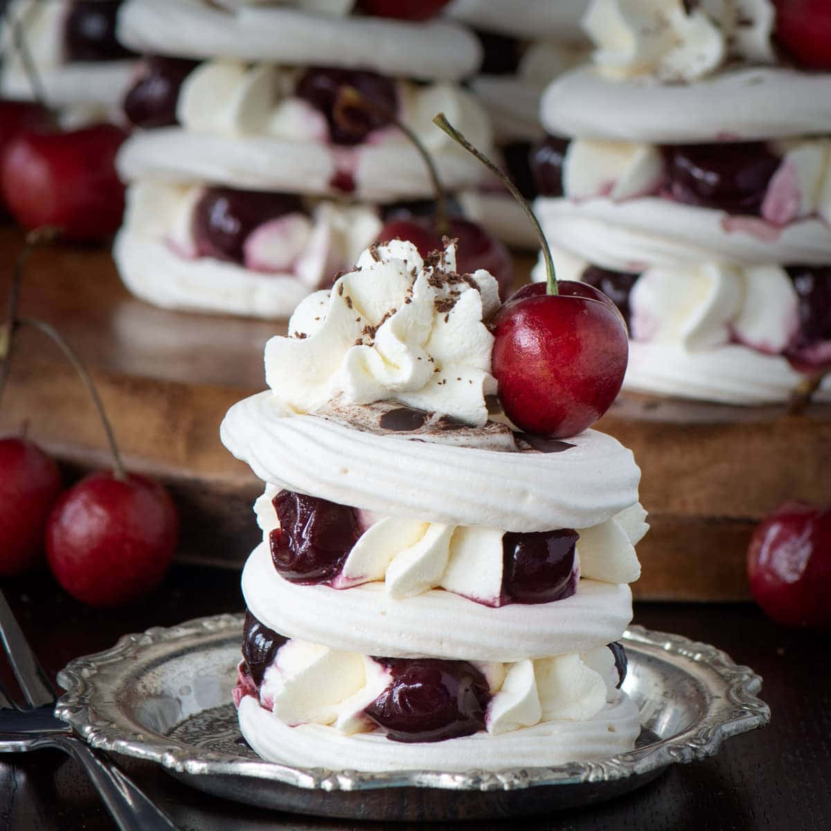 Meringue, whipped cream, cherries, SD Desktop Wallpaper