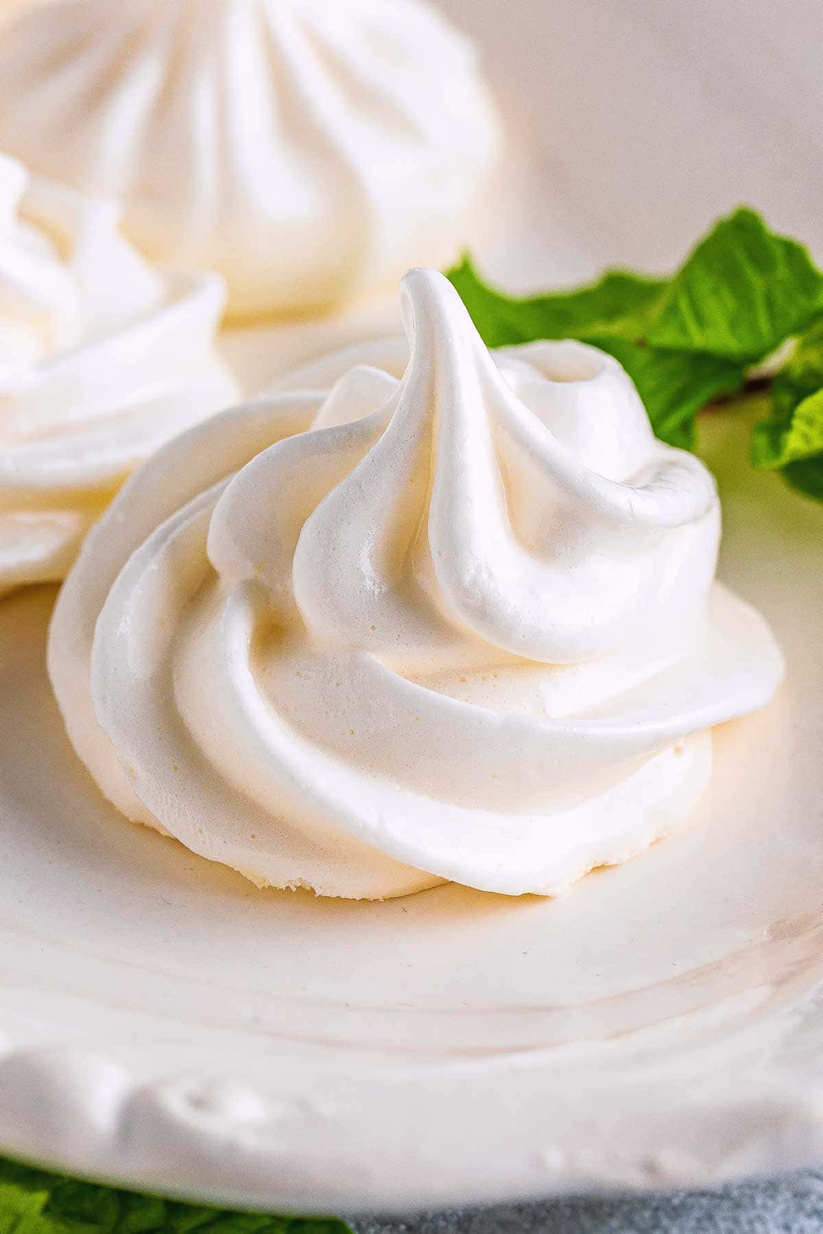 Meringue, white meringue kisses, fresh green mint leaves, HD Phone Wallpaper