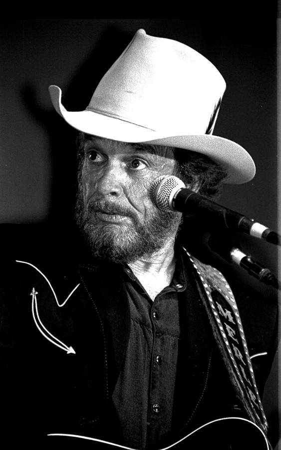 Merle Haggard, cowboy hat, microphone, SD Phone Wallpaper