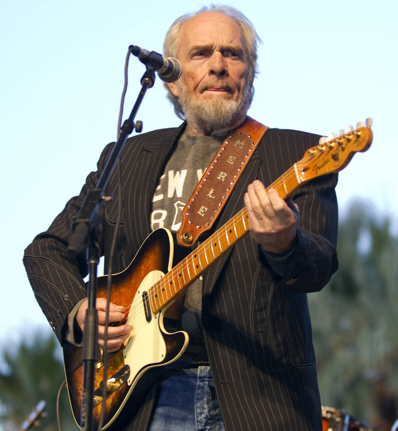 Merle Haggard, sunburst electric guitar, stage, HD Phone Wallpaper