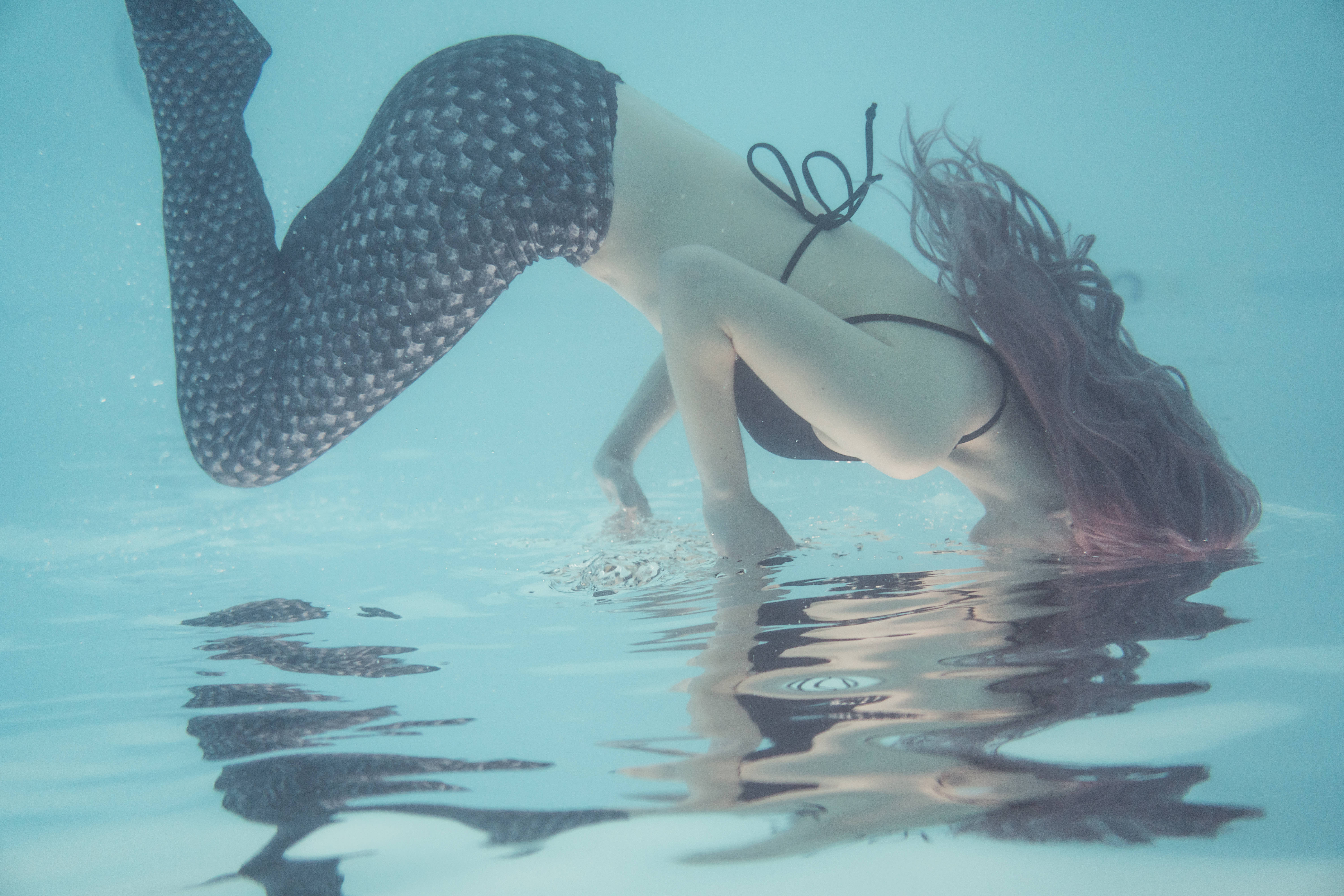 woman, black scale-patterned mermaid tail, underwater, 5K Desktop Wallpaper