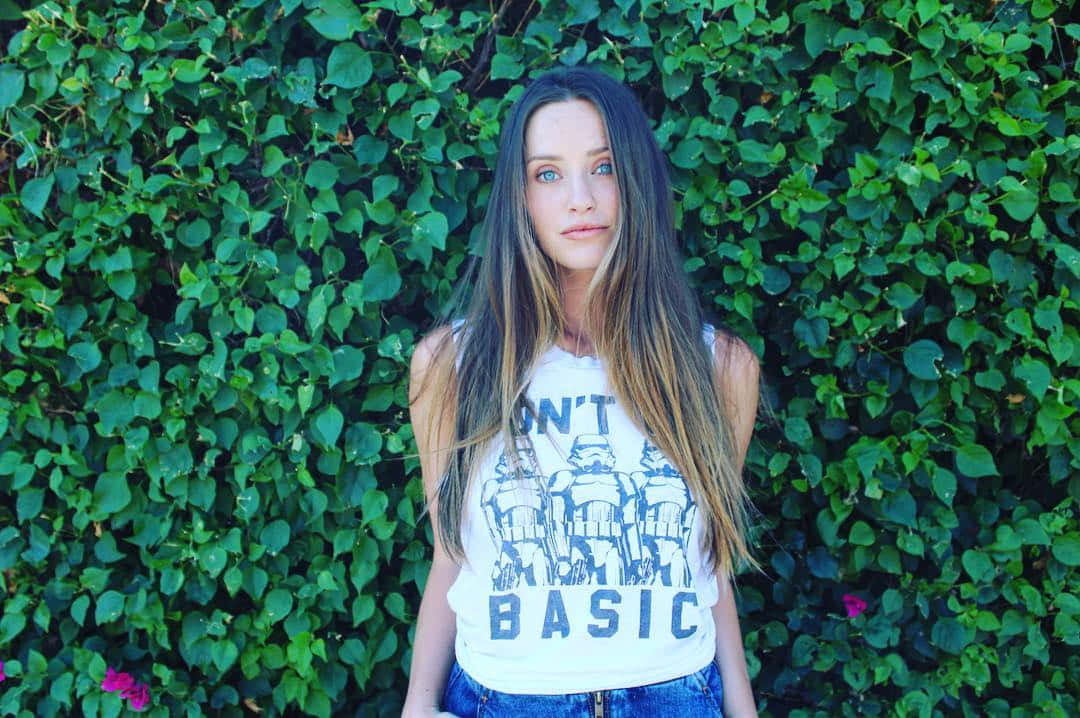 Merritt Patterson, green leaves backdrop, lush green ivy wall, SD Desktop Wallpaper