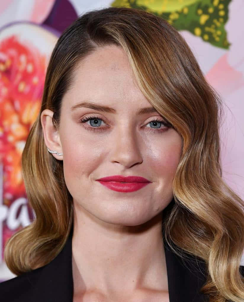 Merritt Patterson, red carpet look, wavy blonde hair, SD Phone Wallpaper