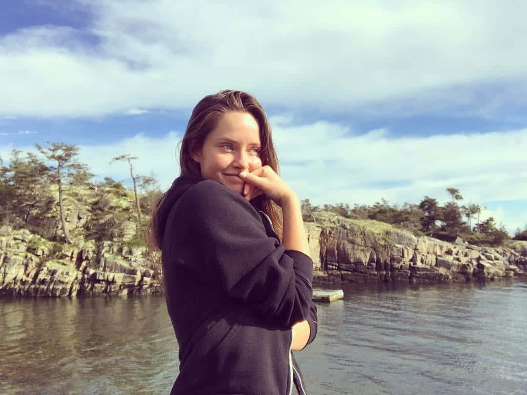 Merritt Patterson, lakeside, rocky waterfront, SD Desktop Wallpaper