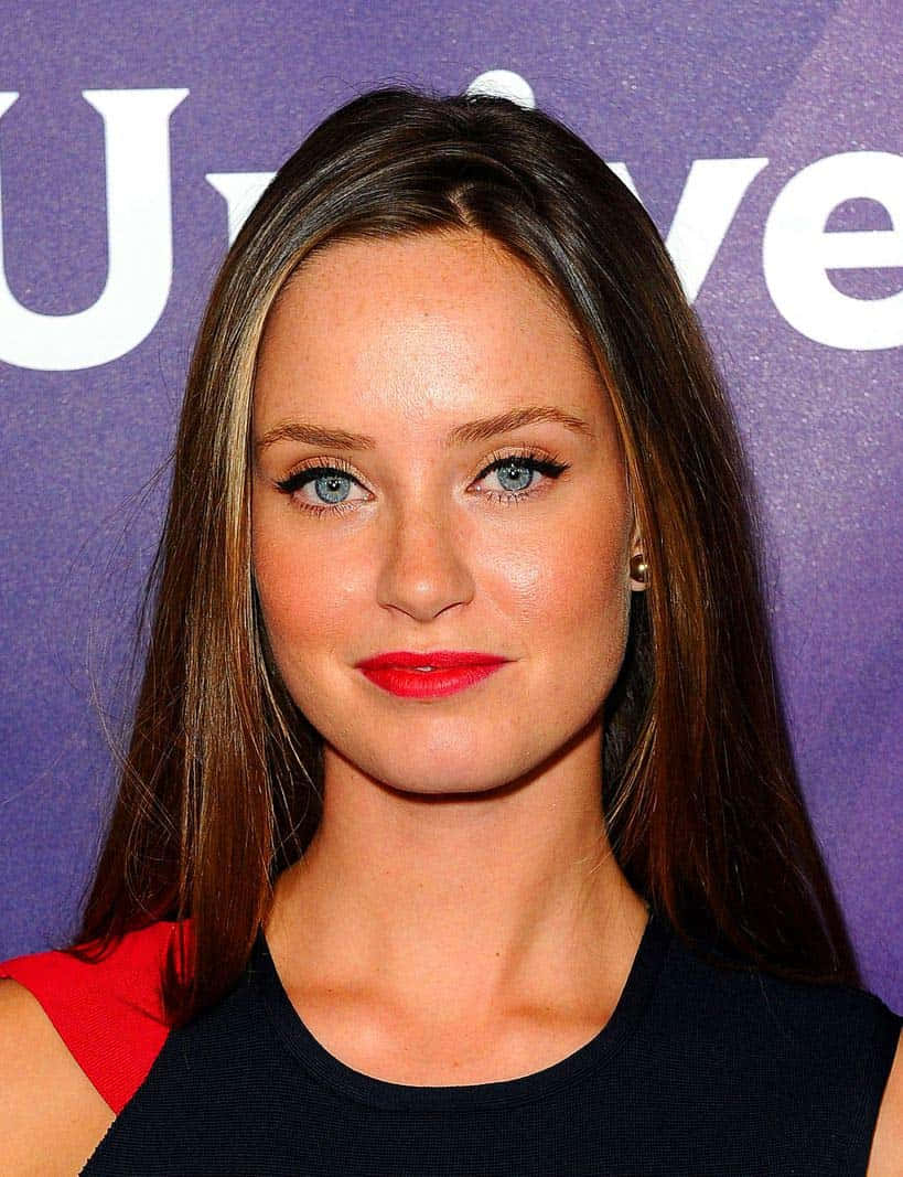 Merritt Patterson, red lipstick, blue eyes, SD Phone Wallpaper