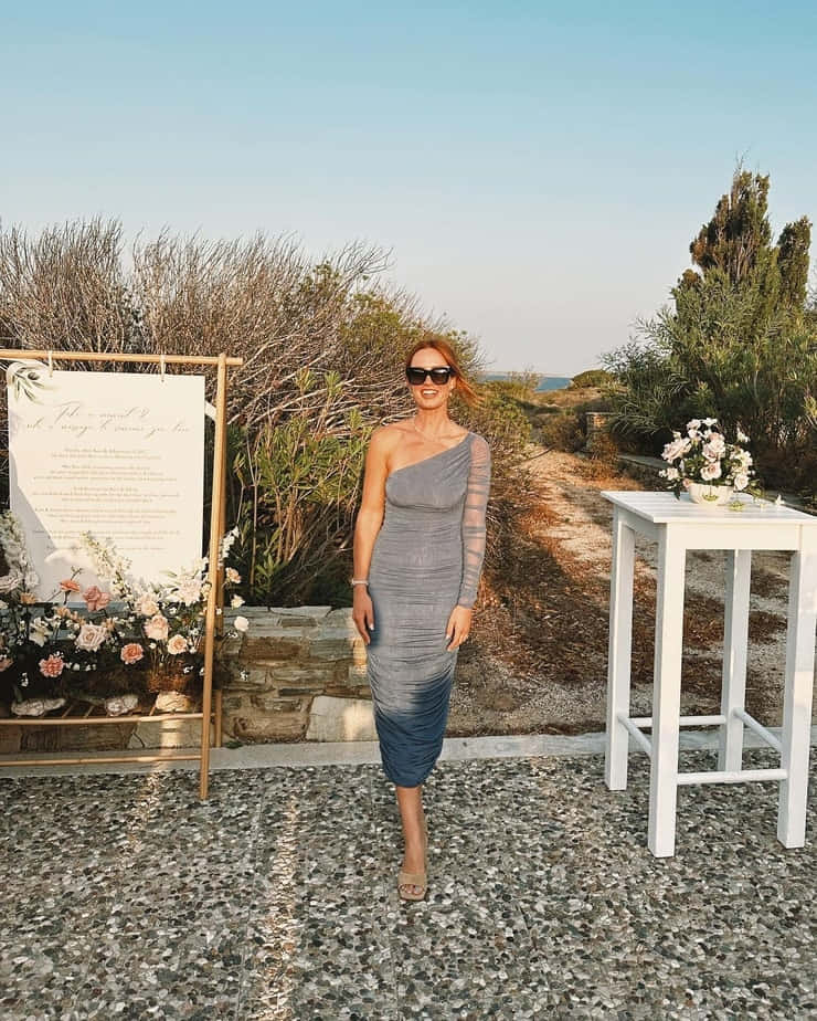 Merritt Patterson, grey one-shoulder dress, wedding sign, SD Phone Wallpaper