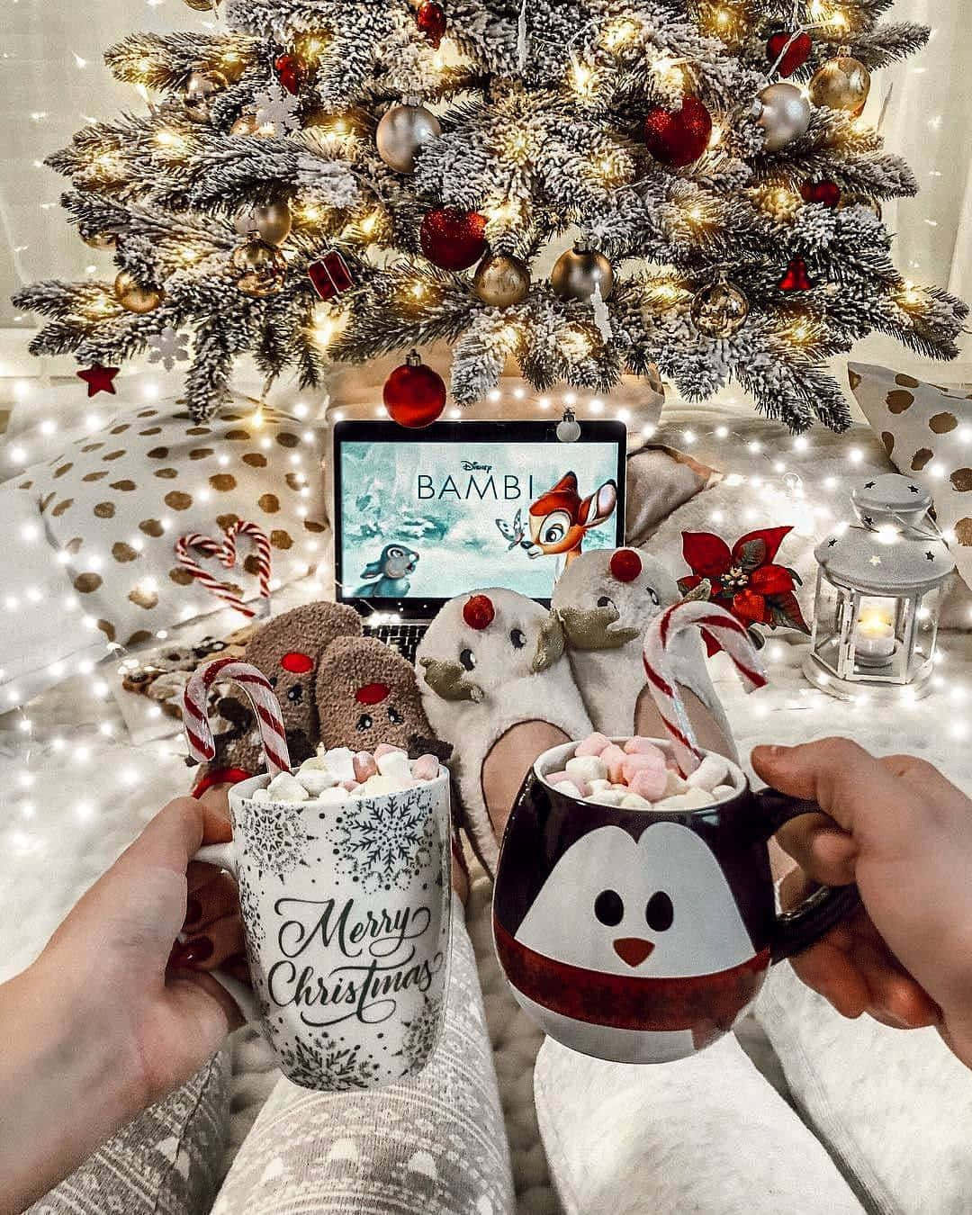 hot cocoa, marshmallows, snowy decorated Christmas tree, HD Phone Wallpaper