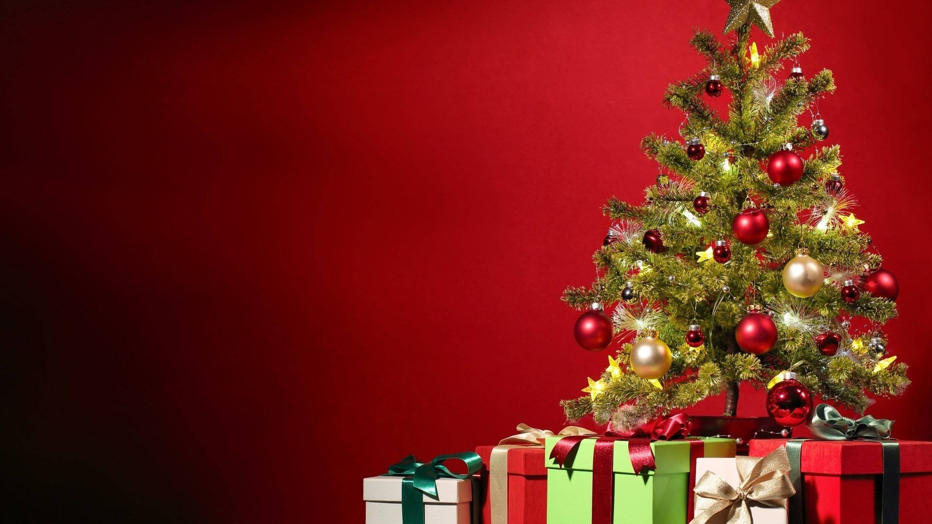 Red Merry Christmas HD, Christmas tree, red gold and silver ornaments, Full HD Desktop Wallpaper