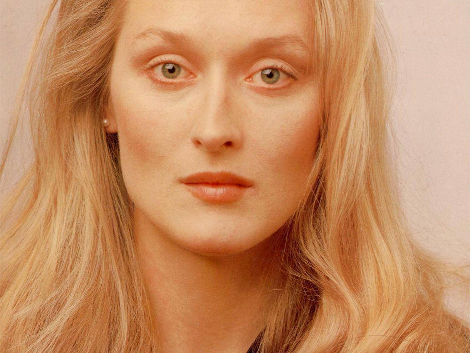 Meryl Streep, long blonde hair, soft green eyes, HD Desktop Wallpaper