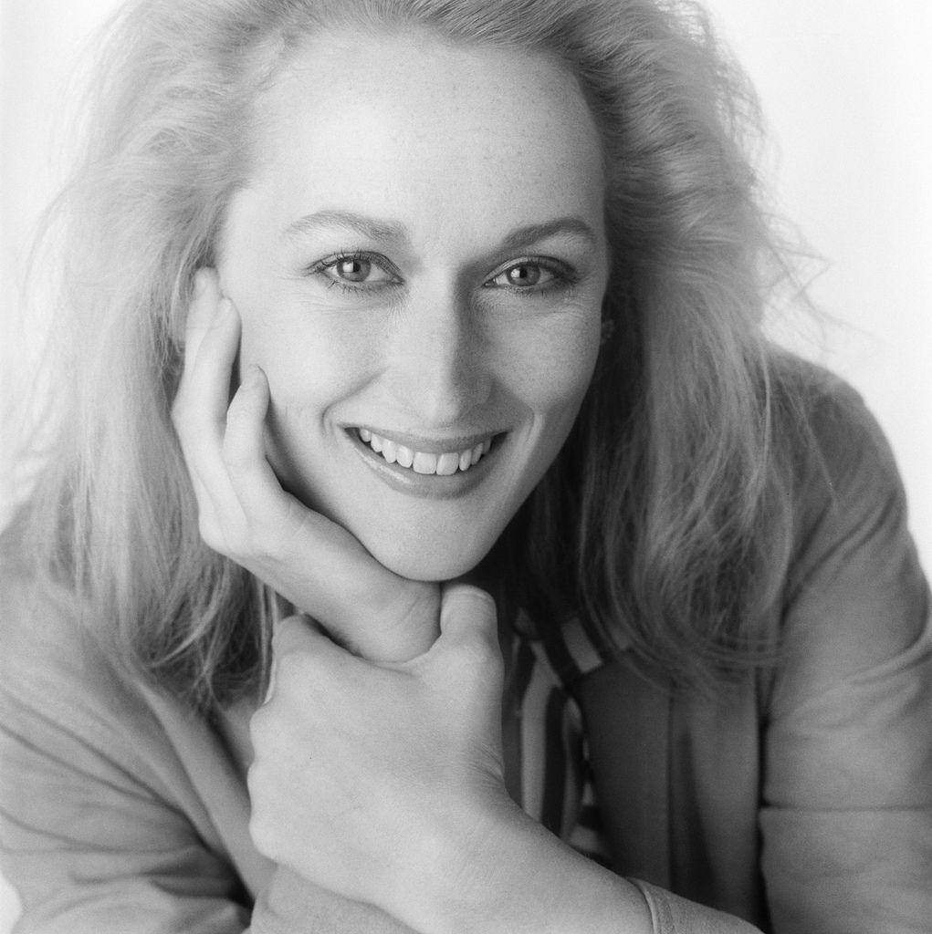 Meryl Streep, black and white portrait, smiling woman, SD Phone Wallpaper