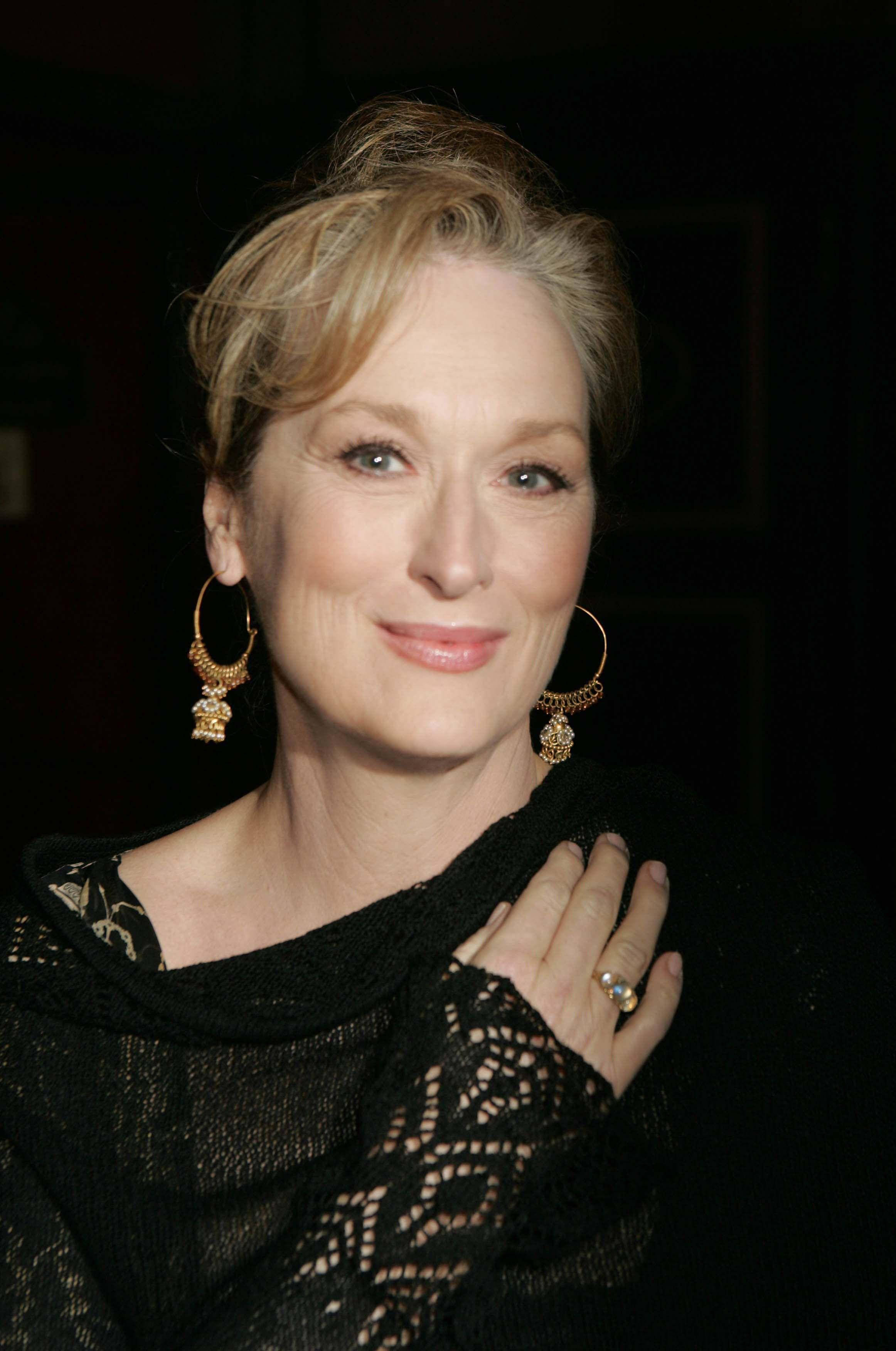Meryl Streep, black lace top, gold hoop earrings, 2K Phone Wallpaper