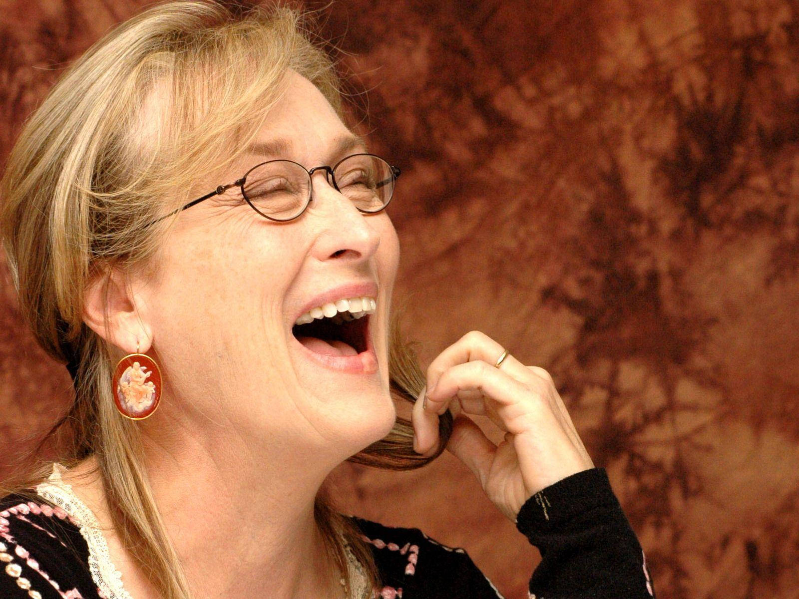 Meryl Streep, glasses, textured brown backdrop, HD Desktop Wallpaper