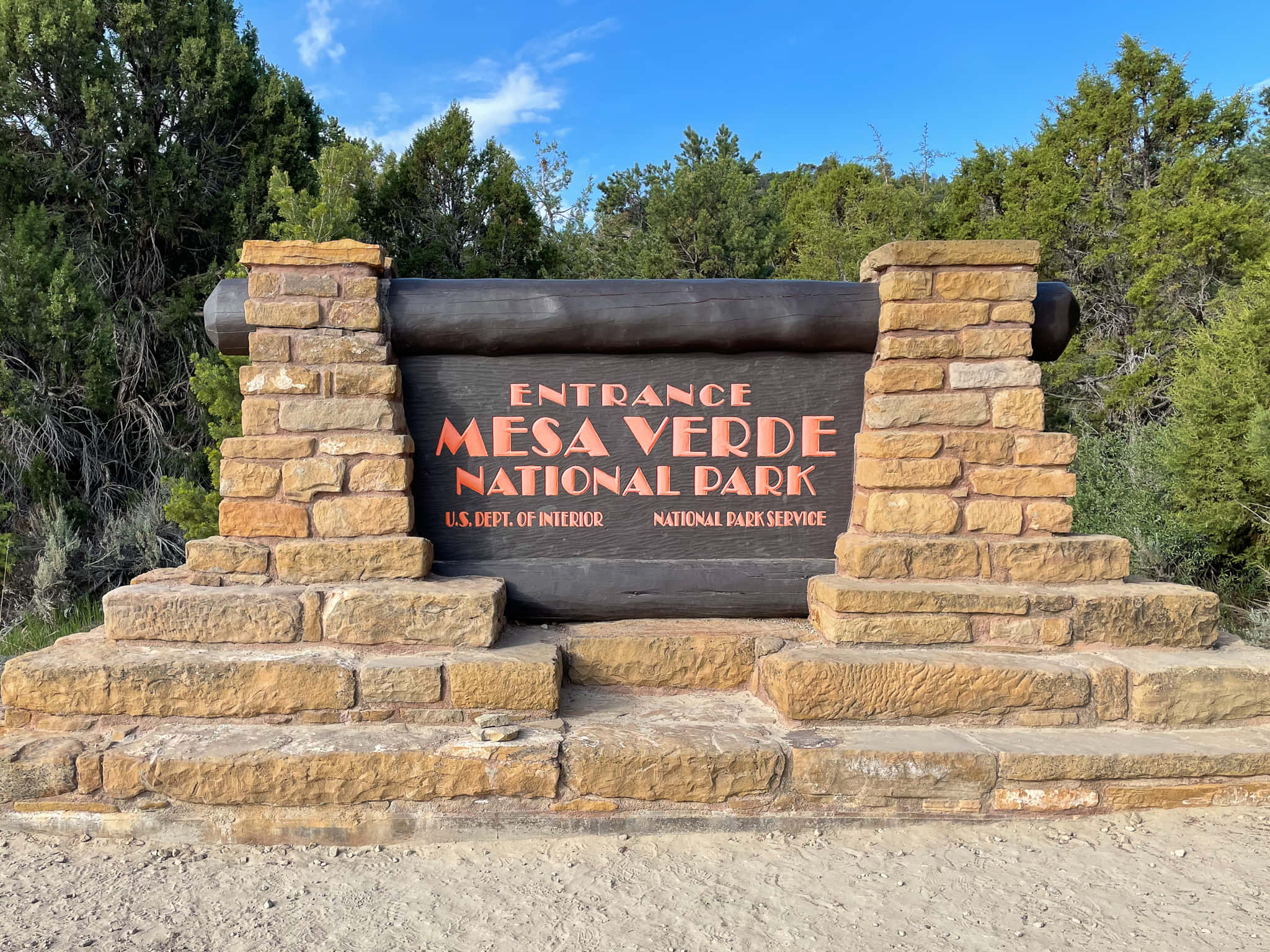 Mesa Verde National Park, entrance sign, rustic stone and log, Full HD Desktop Wallpaper