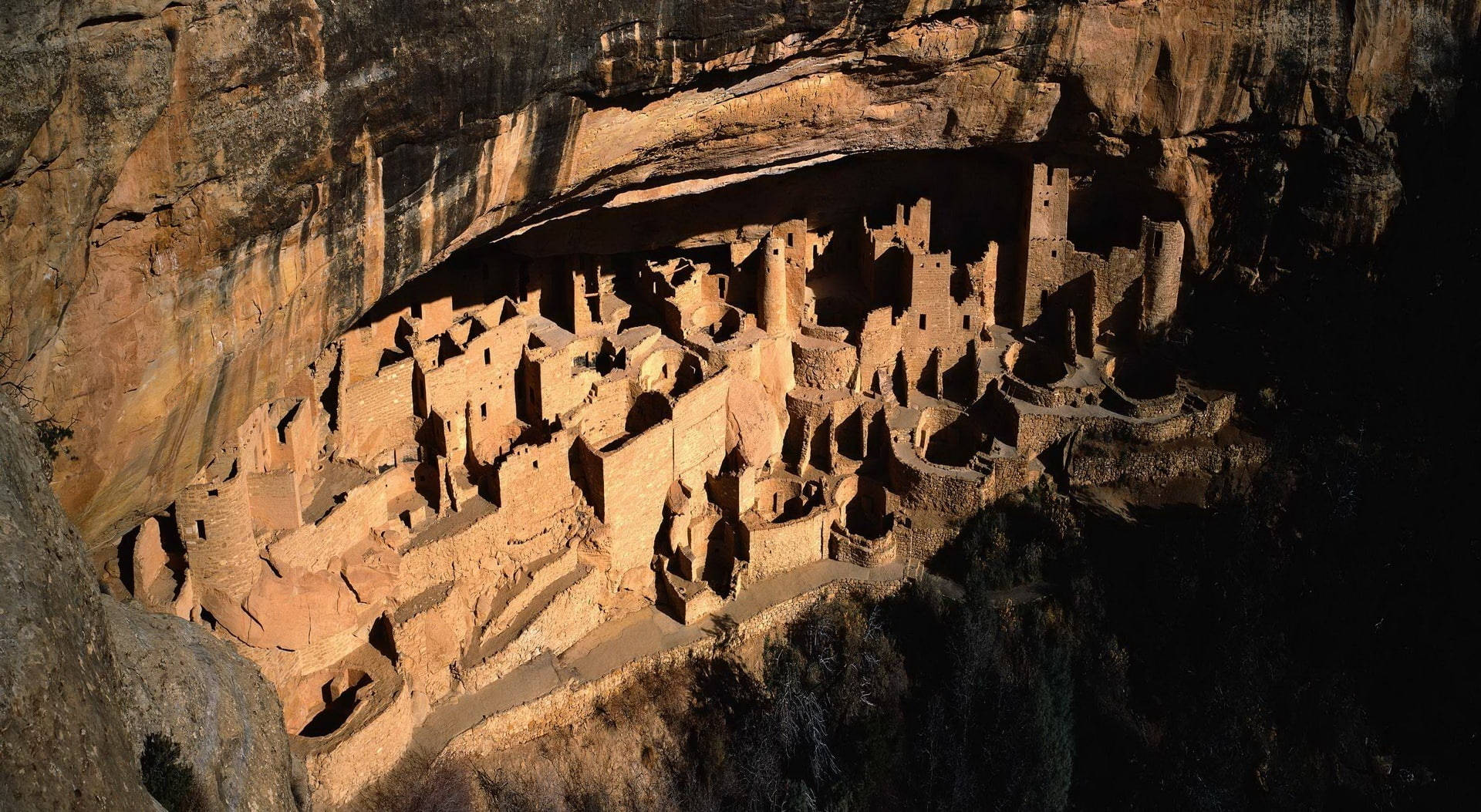 Mesa Verde, cliff-dwelling pueblo ruins, golden sunlight, Full HD Desktop Wallpaper