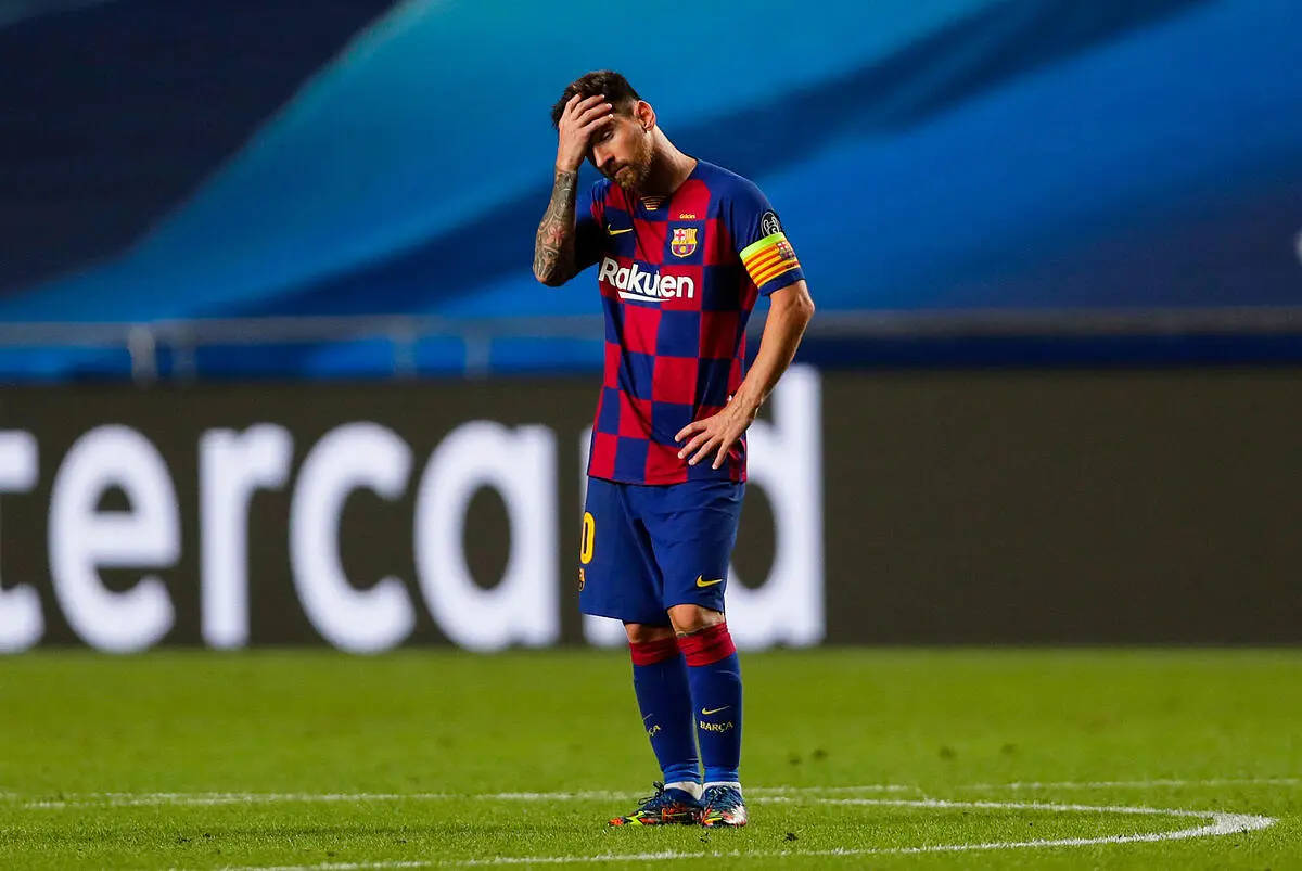 Messi 2021, red and blue checkered jersey, green field, SD Desktop Wallpaper