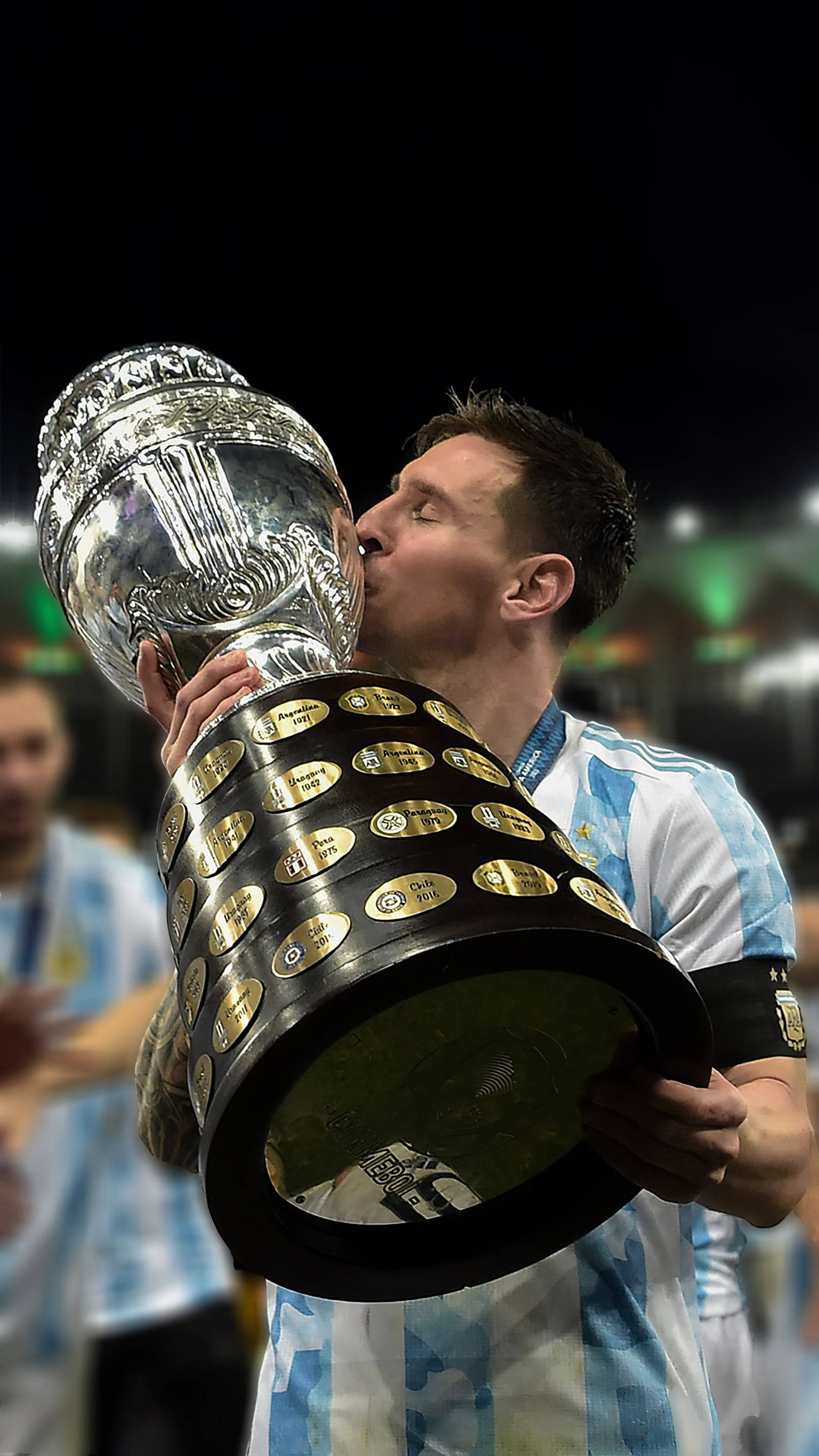 Messi, blue and white stripes, silver trophy, 2K Phone Wallpaper