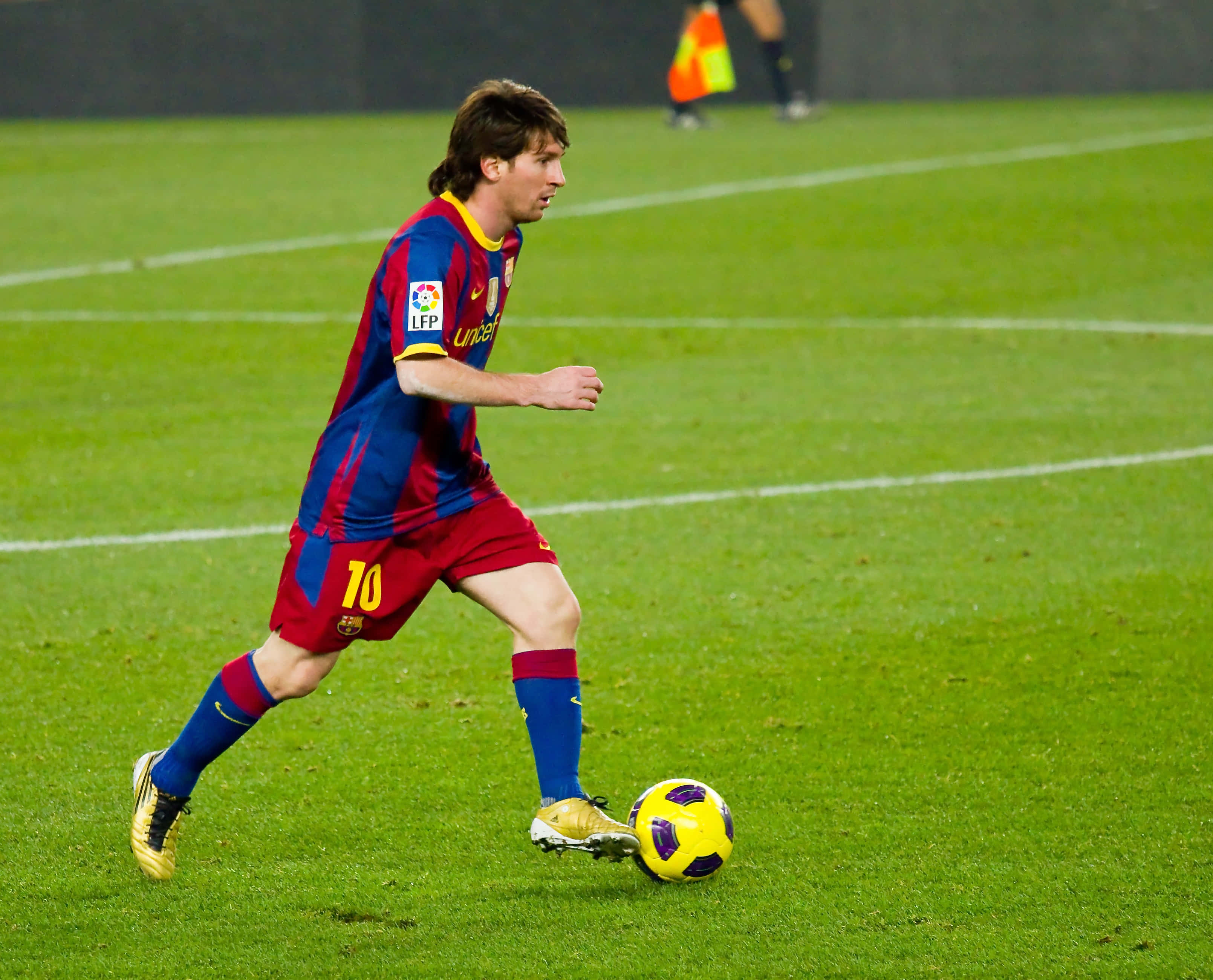 Messi, red and blue striped jersey, yellow and purple ball, 2K Desktop Wallpaper