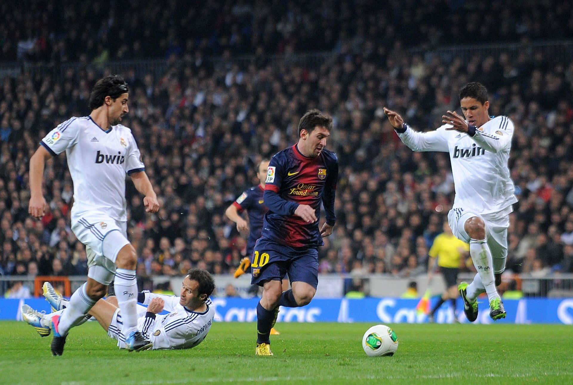 Messi Dribbling, blue jersey, vibrant green pitch, Full HD Desktop Wallpaper